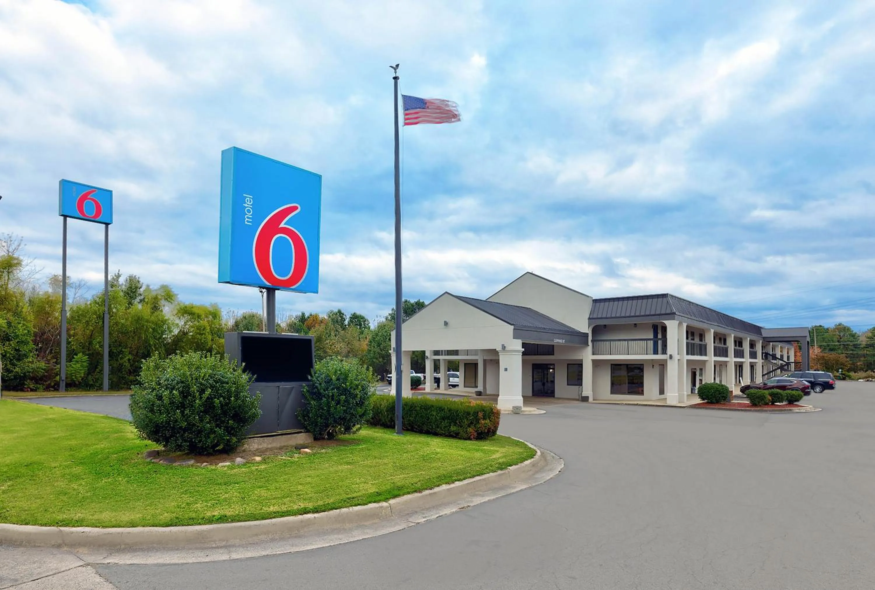 Property building in Motel 6 Scottsboro, AL Hwy 72
