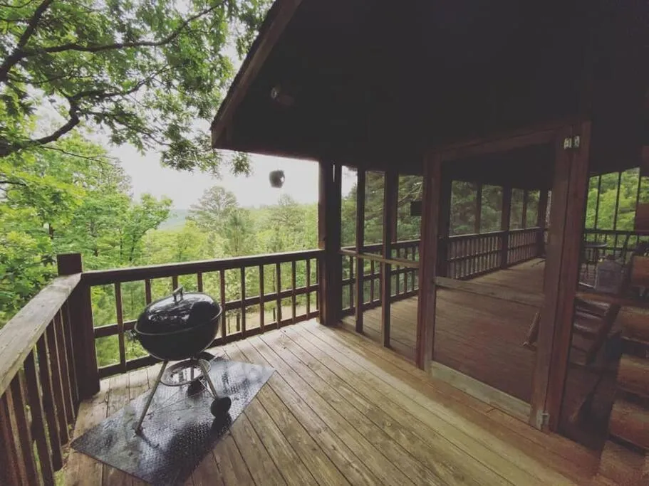 Chalet with a view at Bear Mountain - Hottub