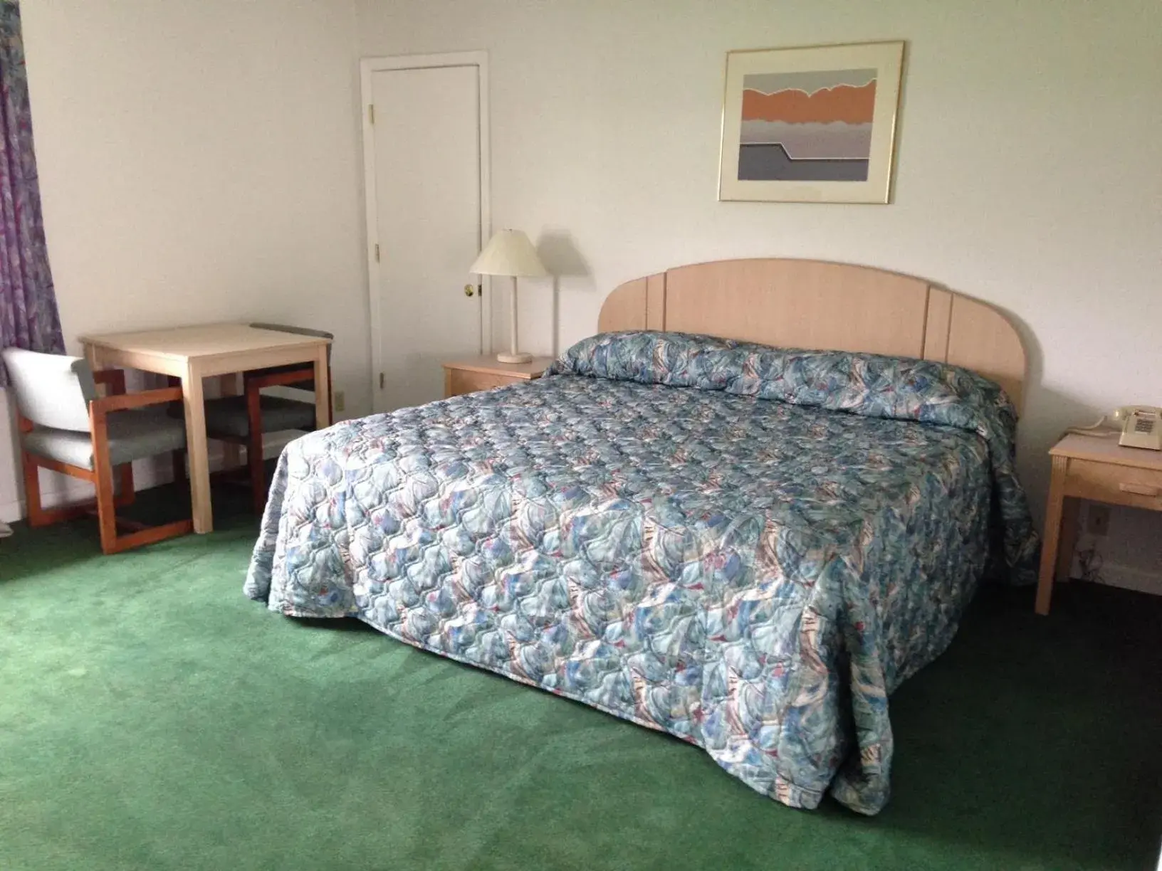 King Room - single occupancy in Economy Inn - Lafayette King Room - single occupancy in Economy Inn - Lafayette