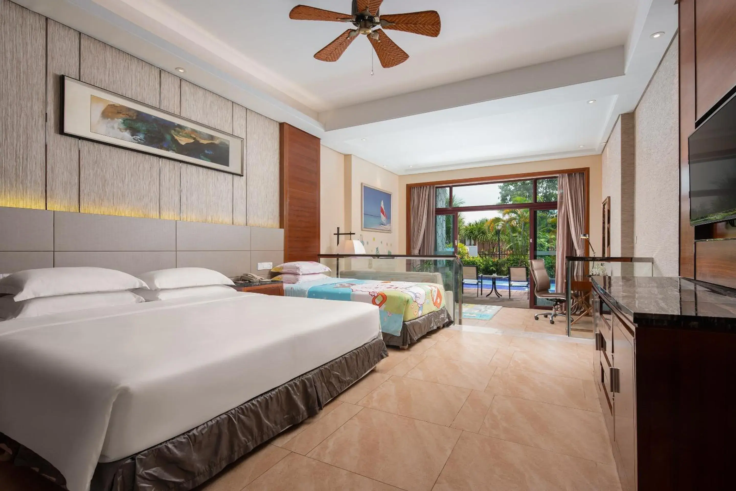 Family Room in Country Garden Golden Beach Spring Hotel Family Room in Country Garden Golden Beach Spring Hotel