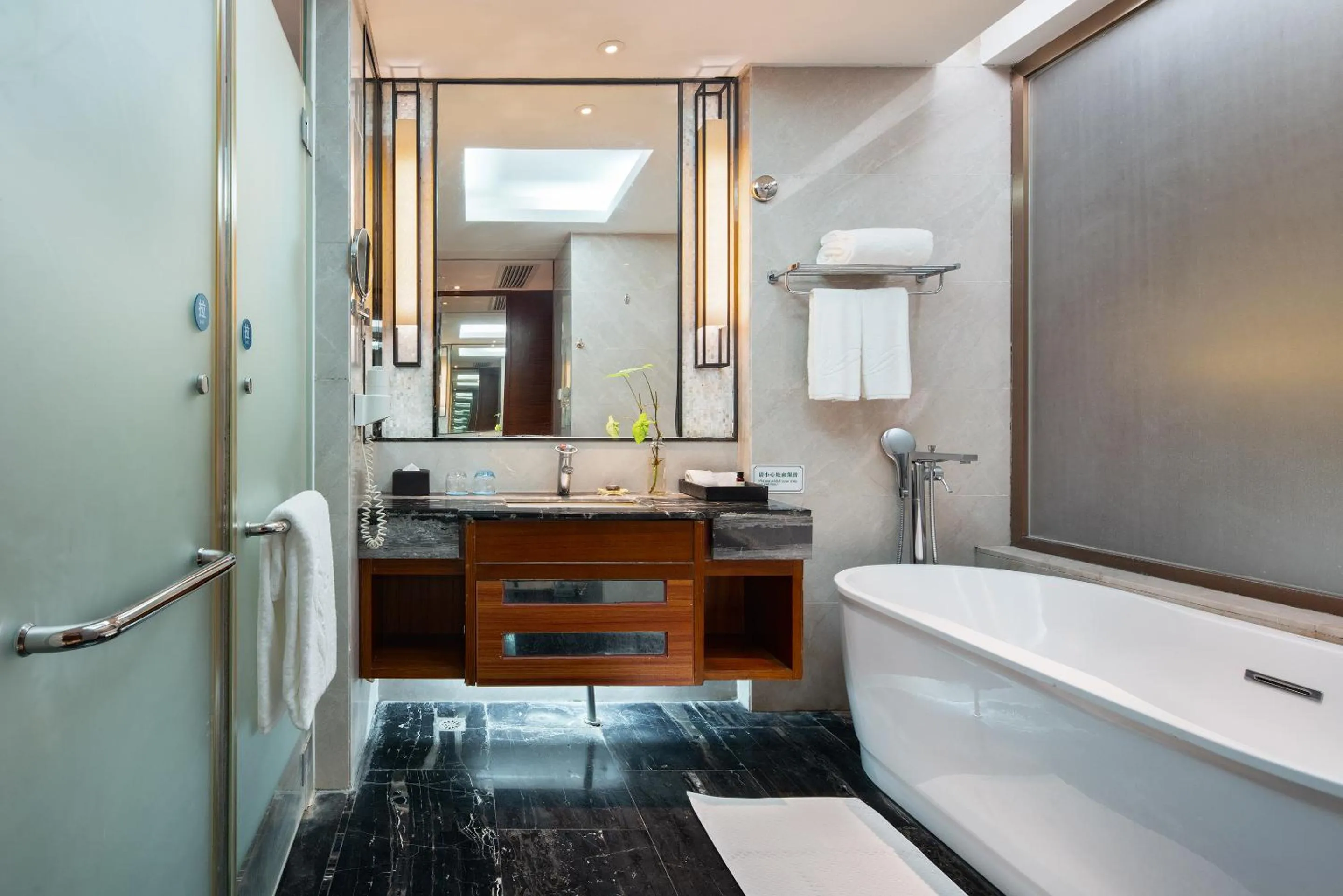 Bathroom in Country Garden Golden Beach Spring Hotel