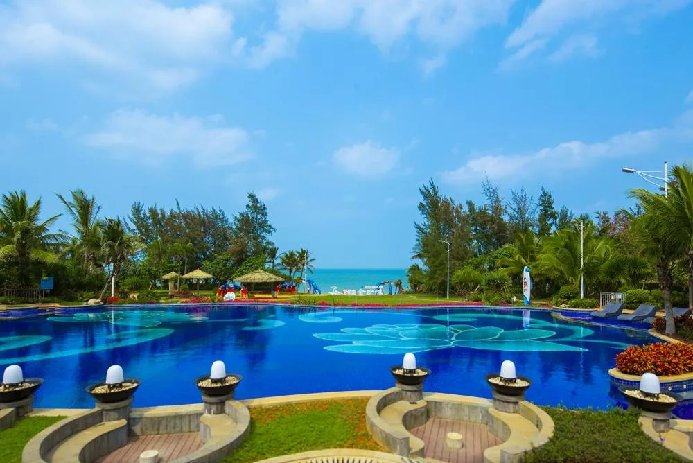 Swimming pool in Country Garden Golden Beach Spring Hotel