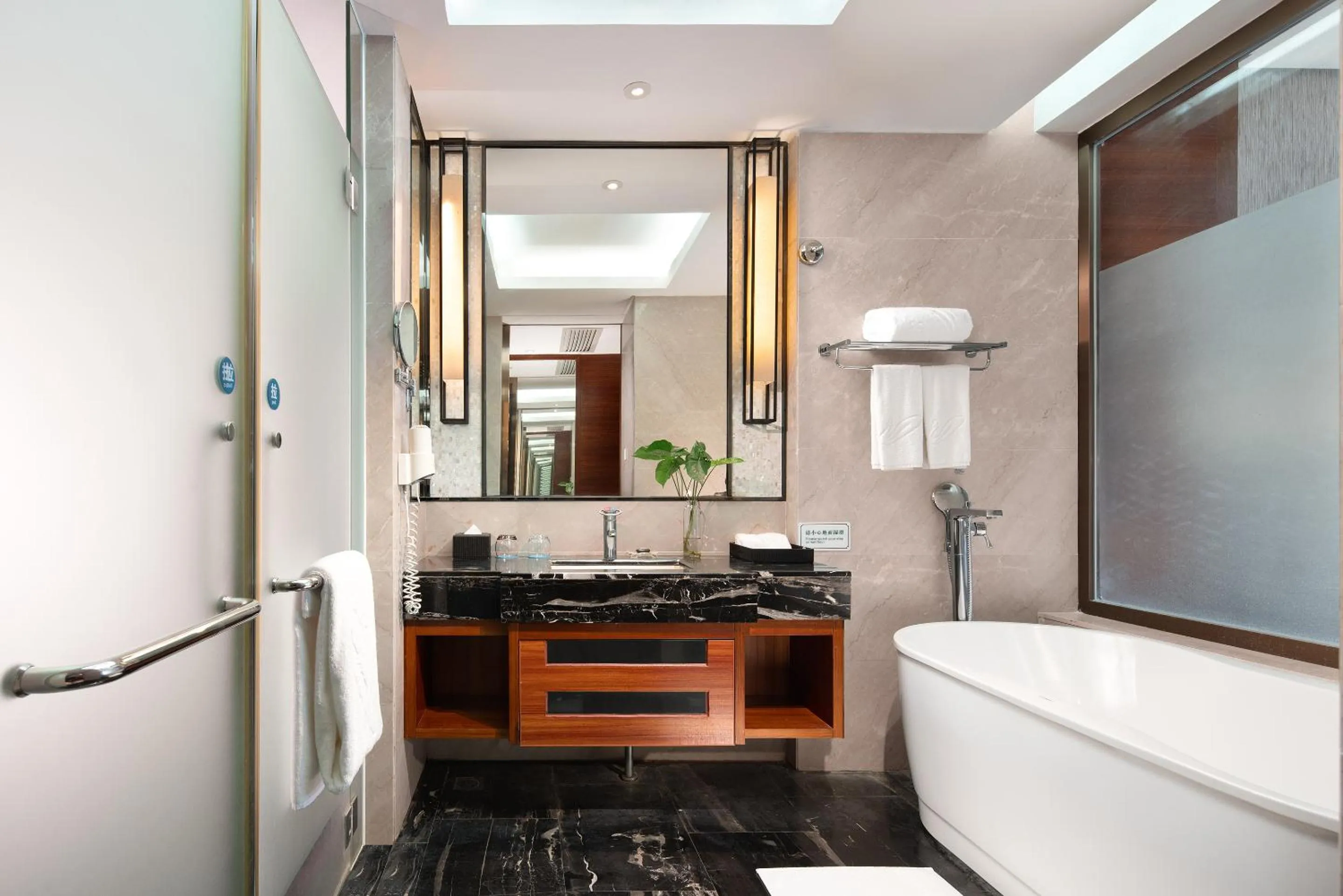 Bathroom in Country Garden Golden Beach Spring Hotel