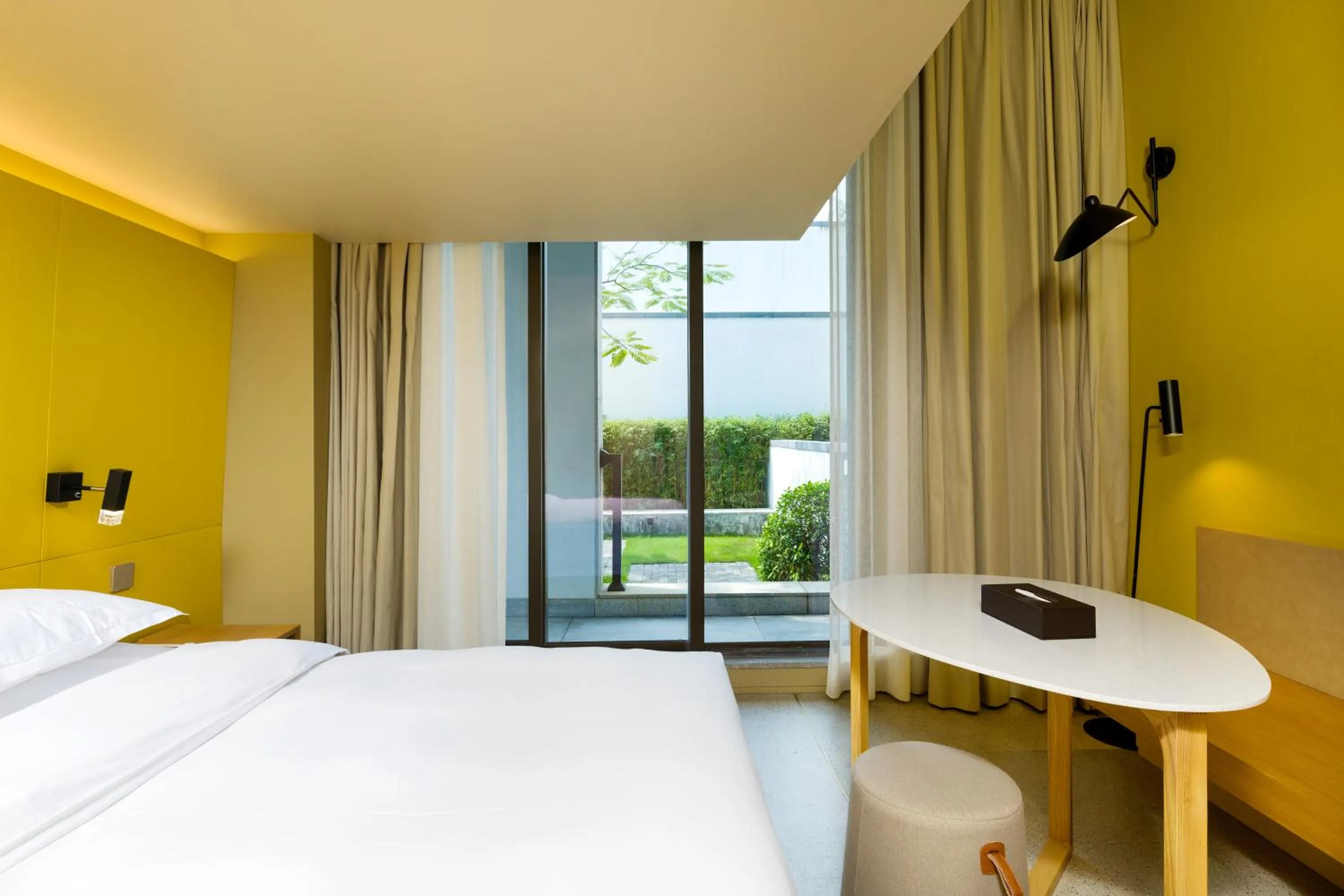 Balcony/Terrace, Bed in SongShan Lake PingShang Serviced Hotel
