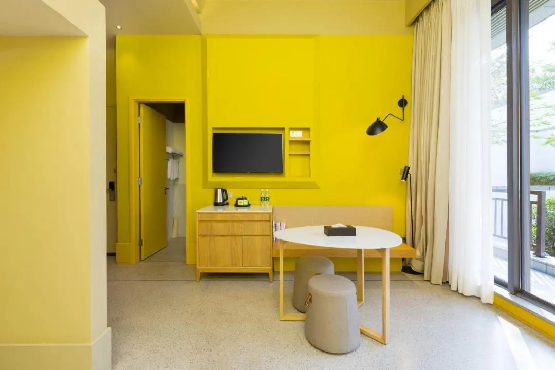 TV and multimedia in SongShan Lake PingShang Serviced Hotel