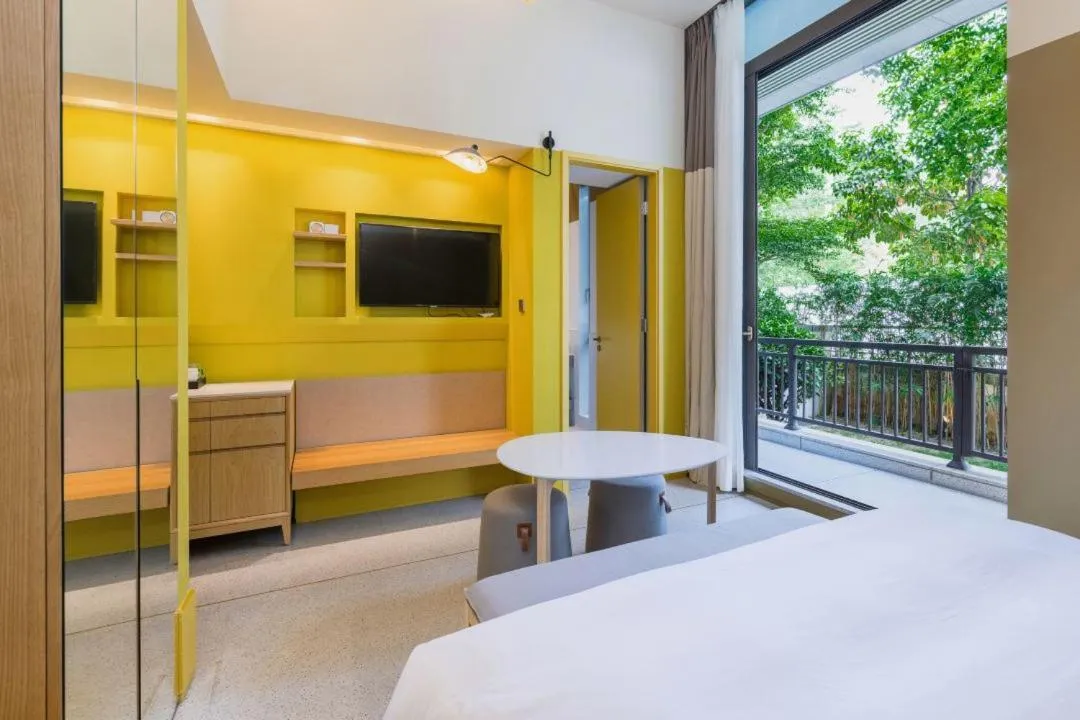 Communal lounge/ TV room, Bed in SongShan Lake PingShang Serviced Hotel