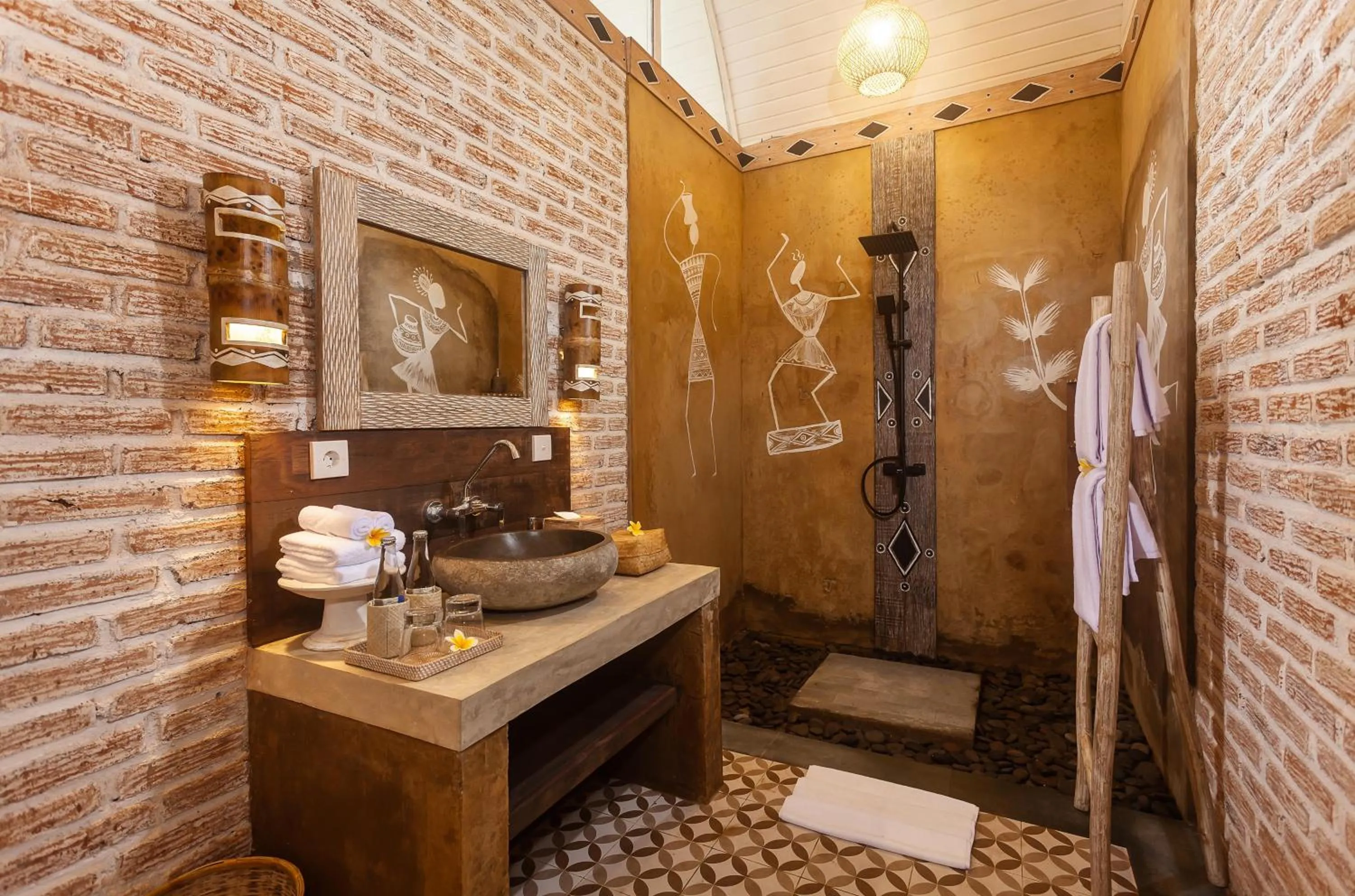 Shower in Sacred Canyon Ubud by GenuineHost