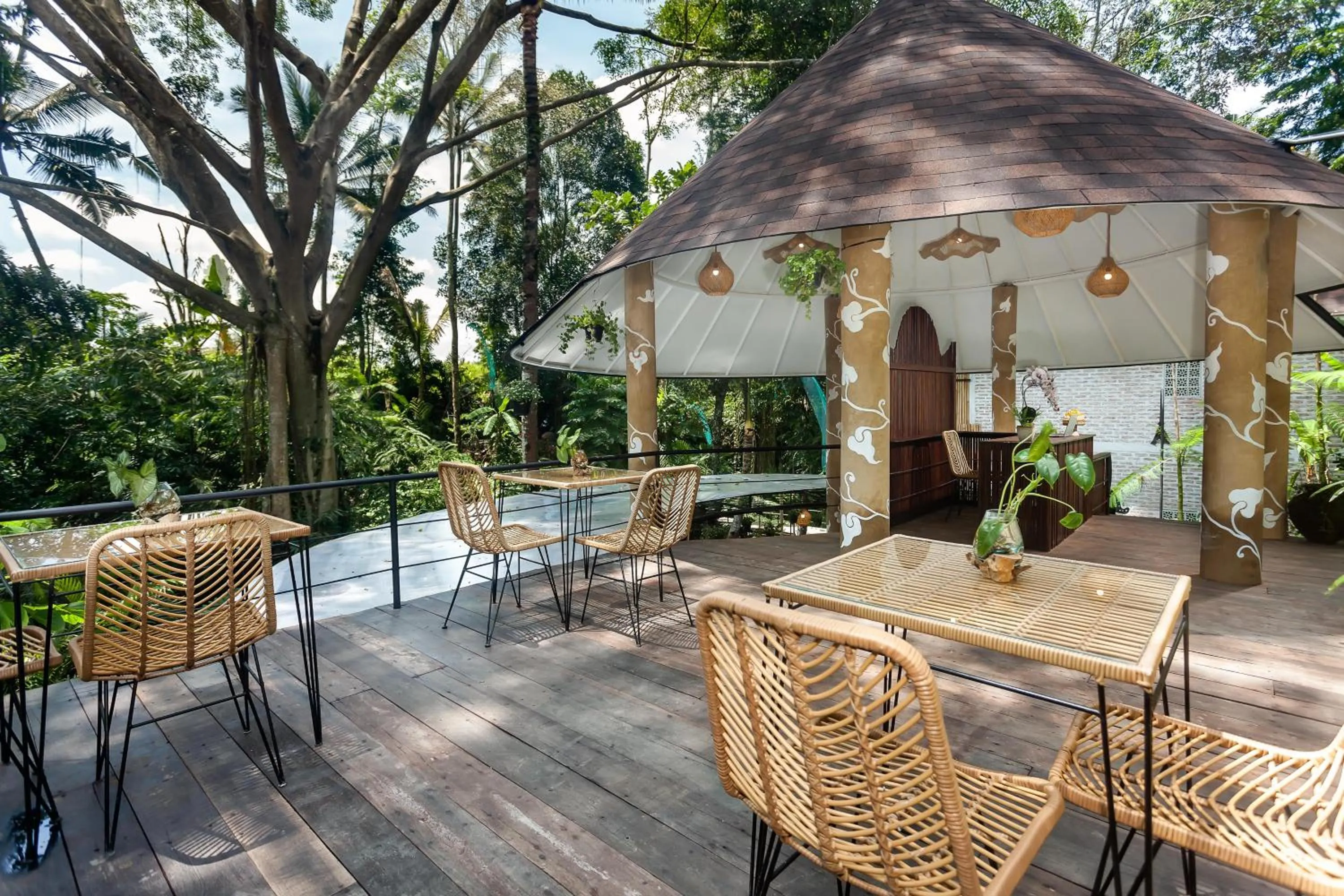 Restaurant/places to eat in Sacred Canyon Ubud by GenuineHost