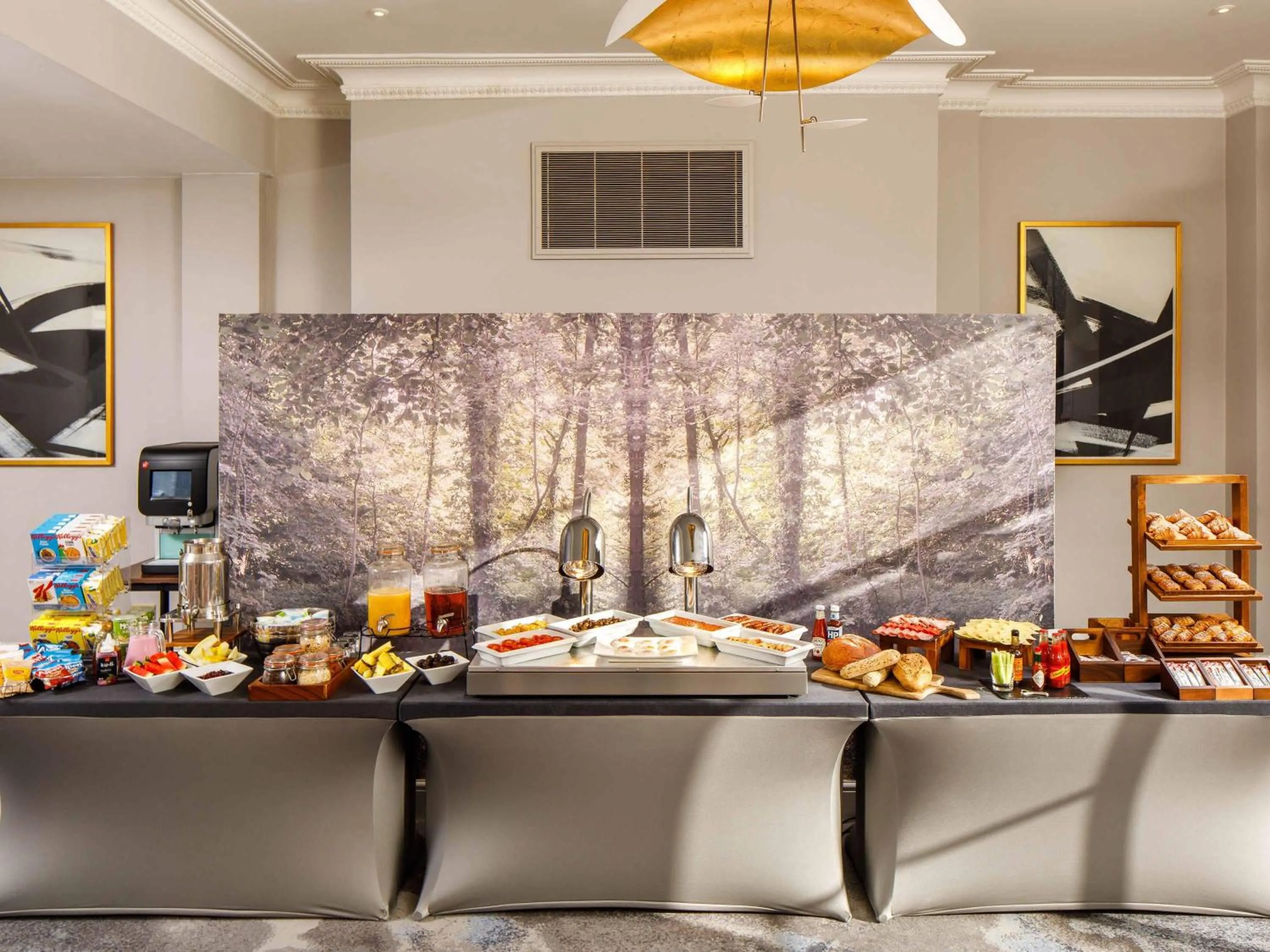 Breakfast in Mercure Gloucester Bowden Hall Hotel