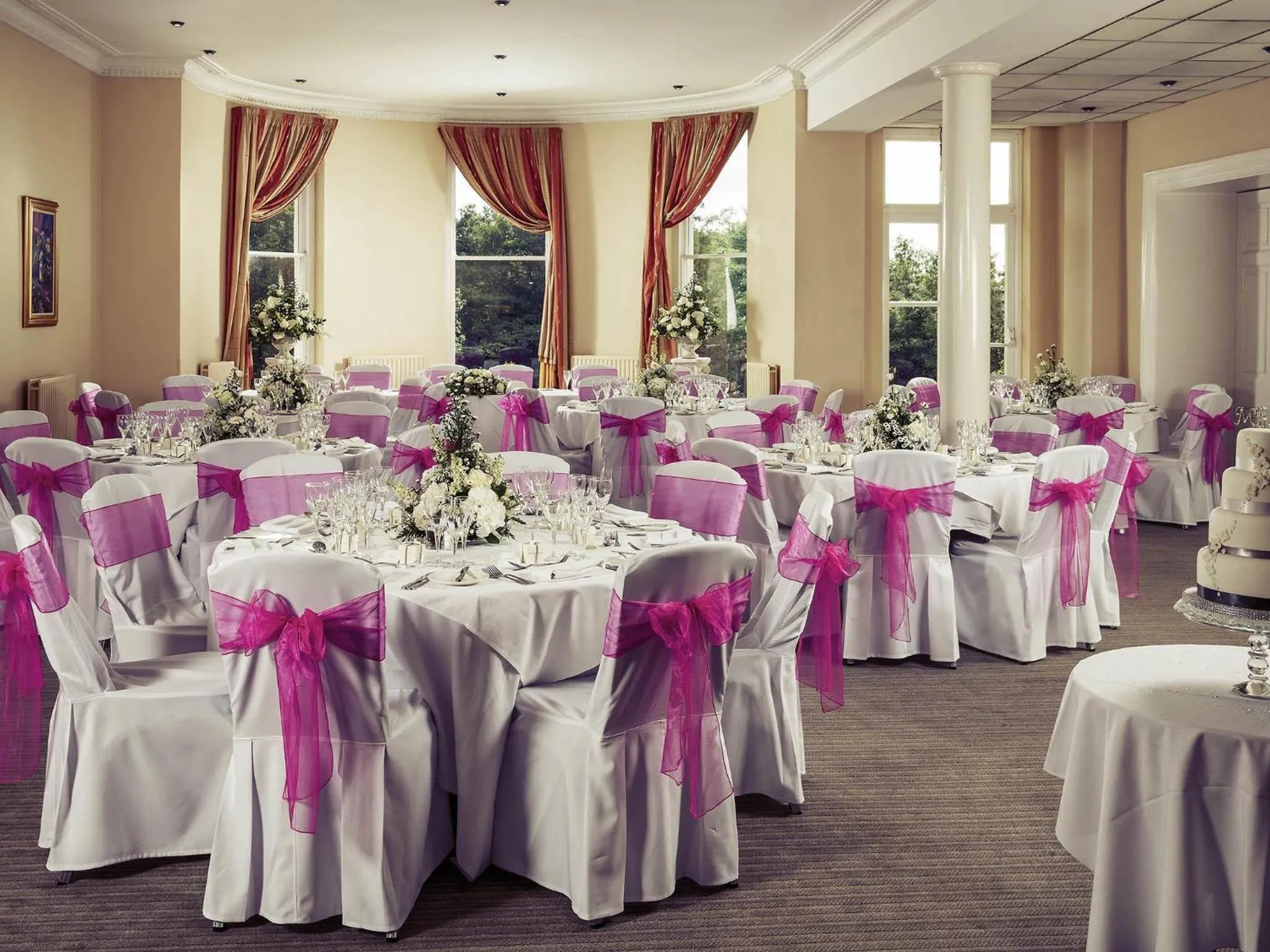 wedding in Mercure Gloucester Bowden Hall Hotel