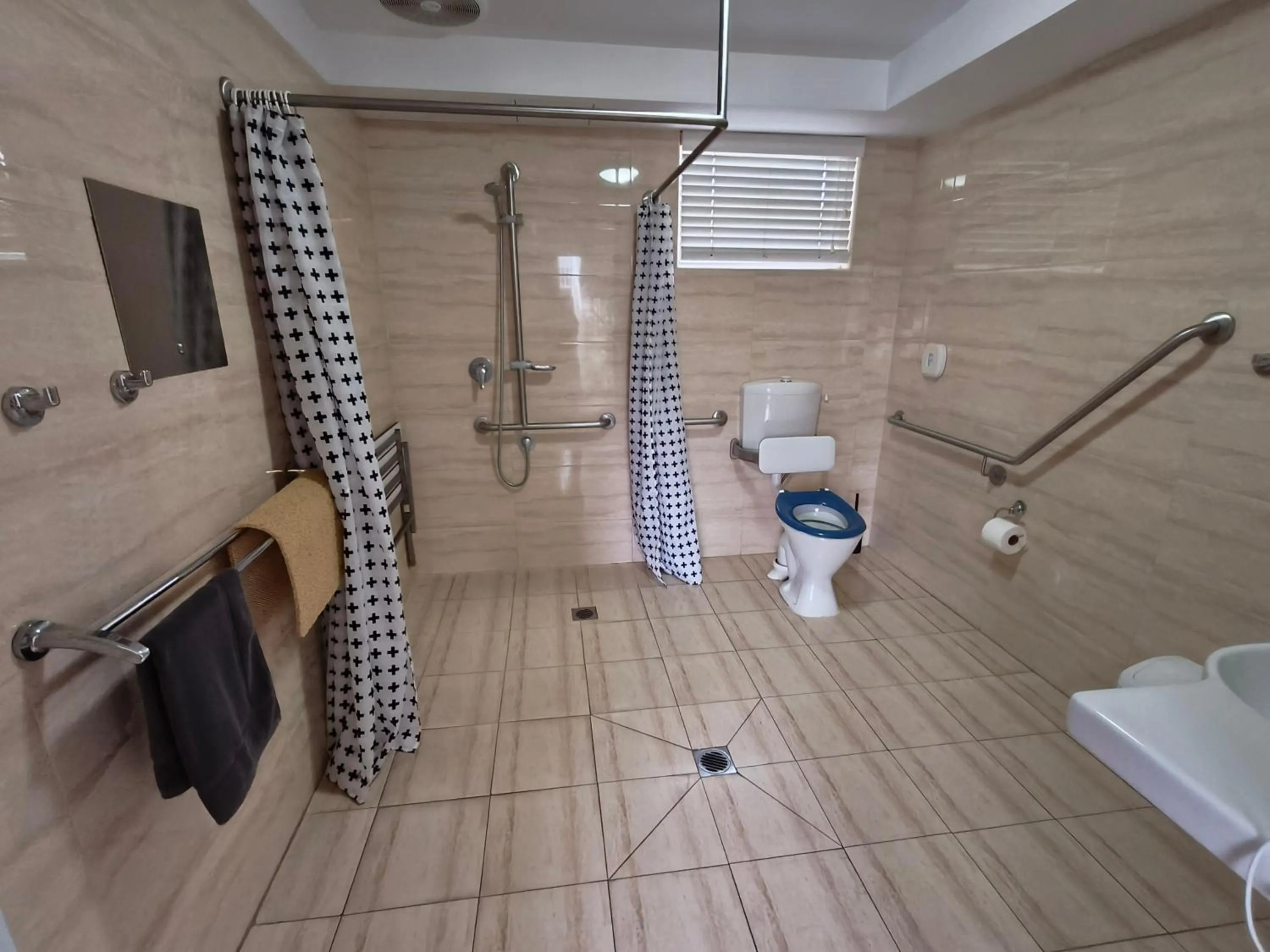 Toilet in Gunnedah Lodge Motel