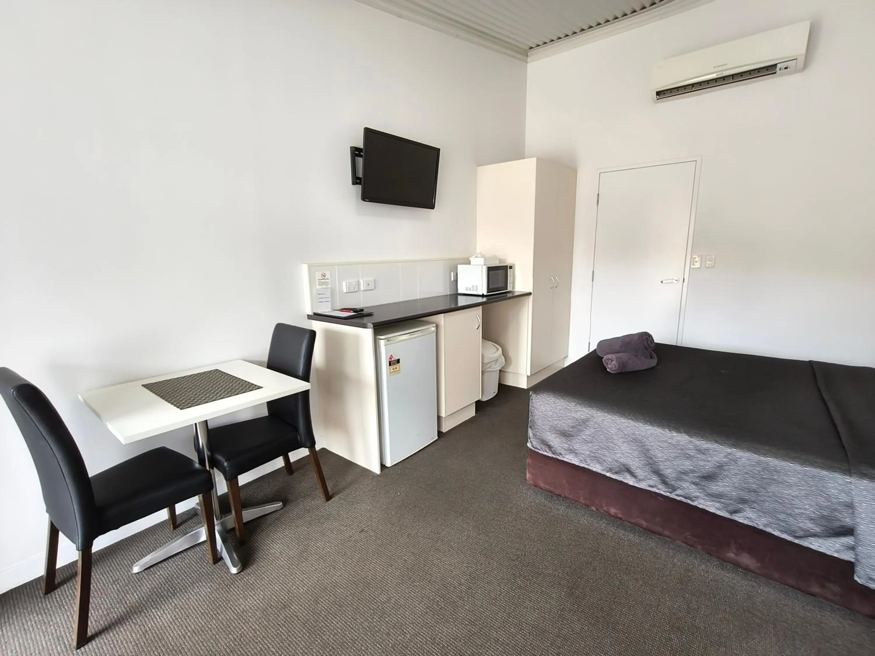 Bedroom, Bed in Gunnedah Lodge Motel