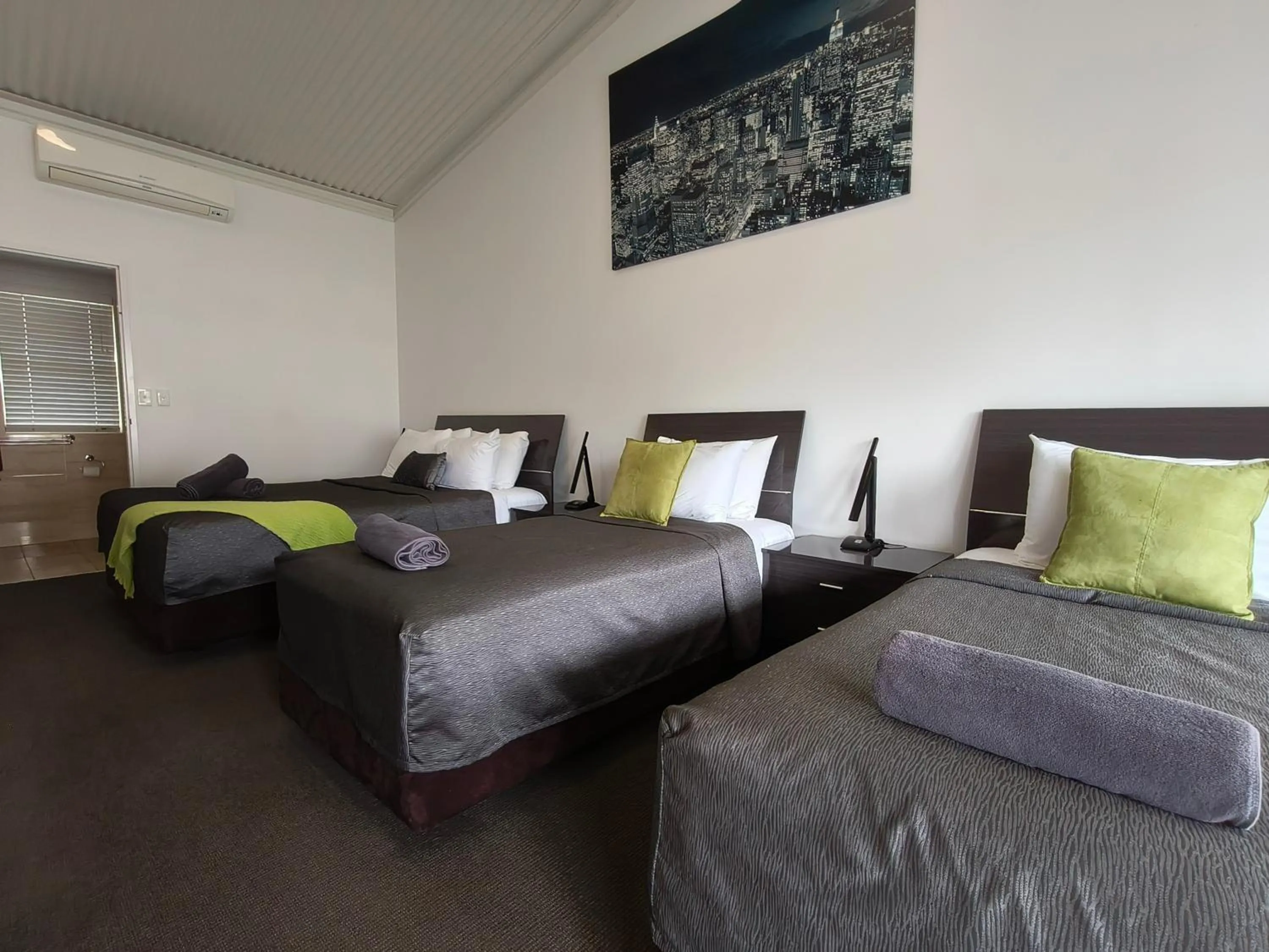 Bedroom, Bed in Gunnedah Lodge Motel