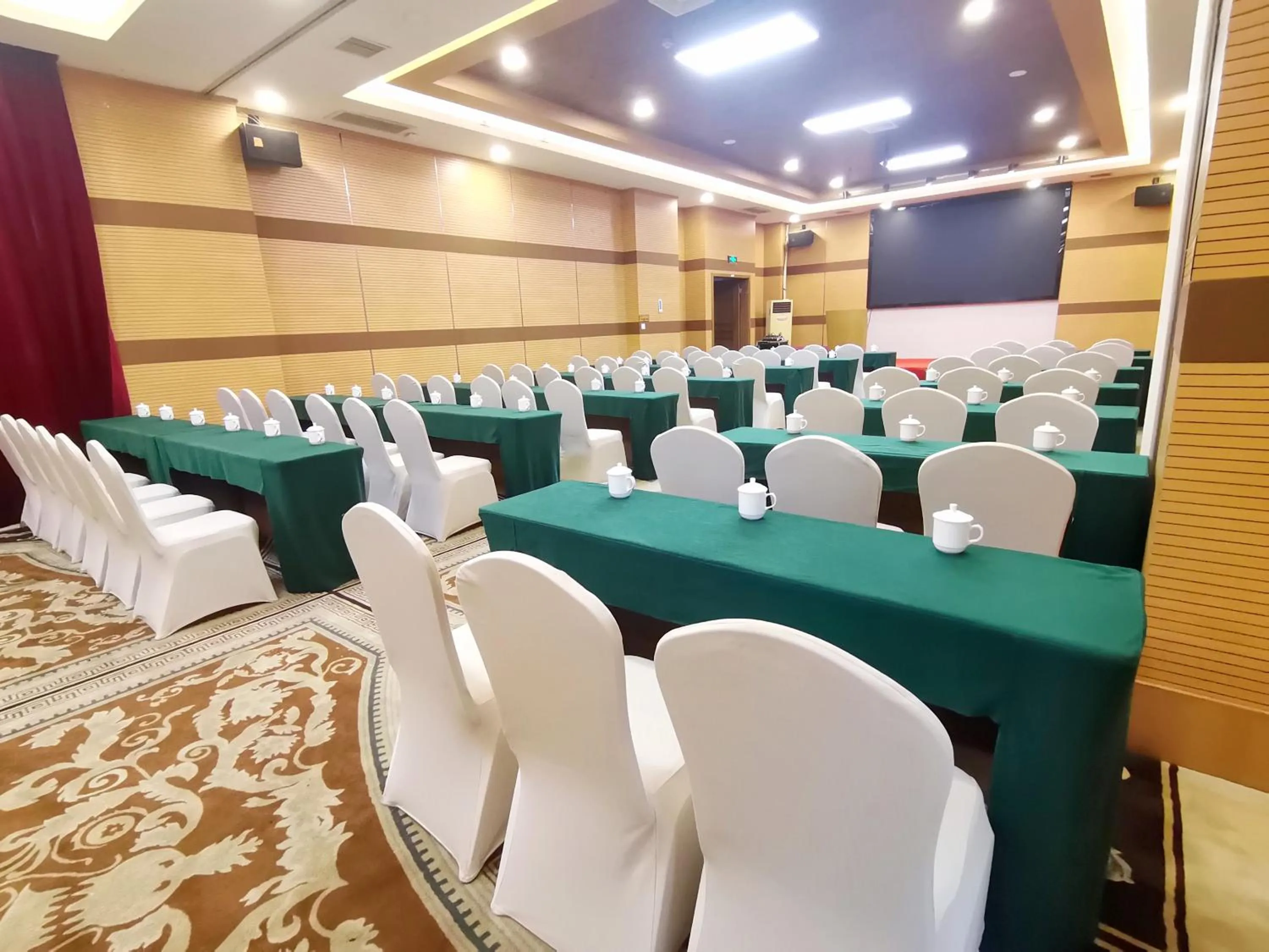 Meeting/conference room in Jinrui Sunshine Hotel Pengzhou