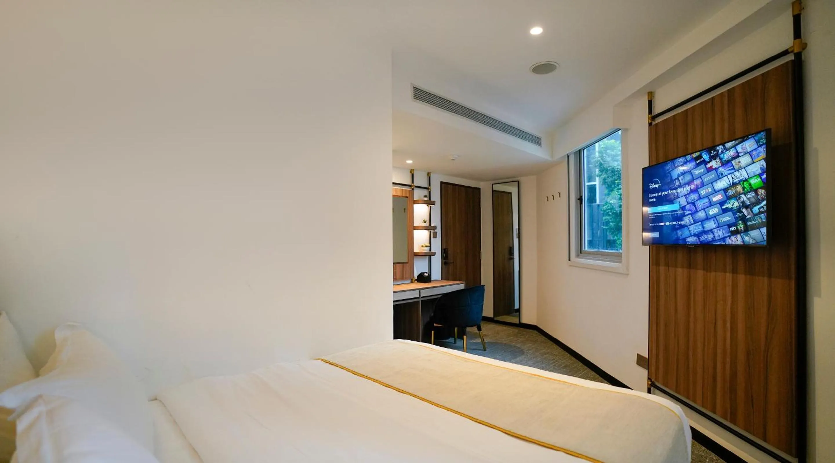 TV and multimedia, Bed in ST Signature Bugis Middle