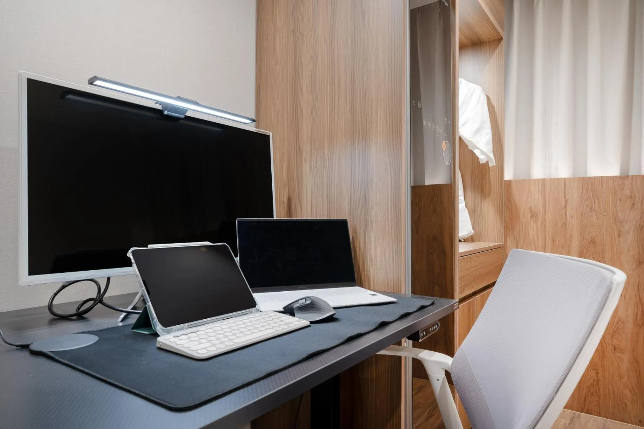 TV and multimedia in Simjak Hotel by Aank