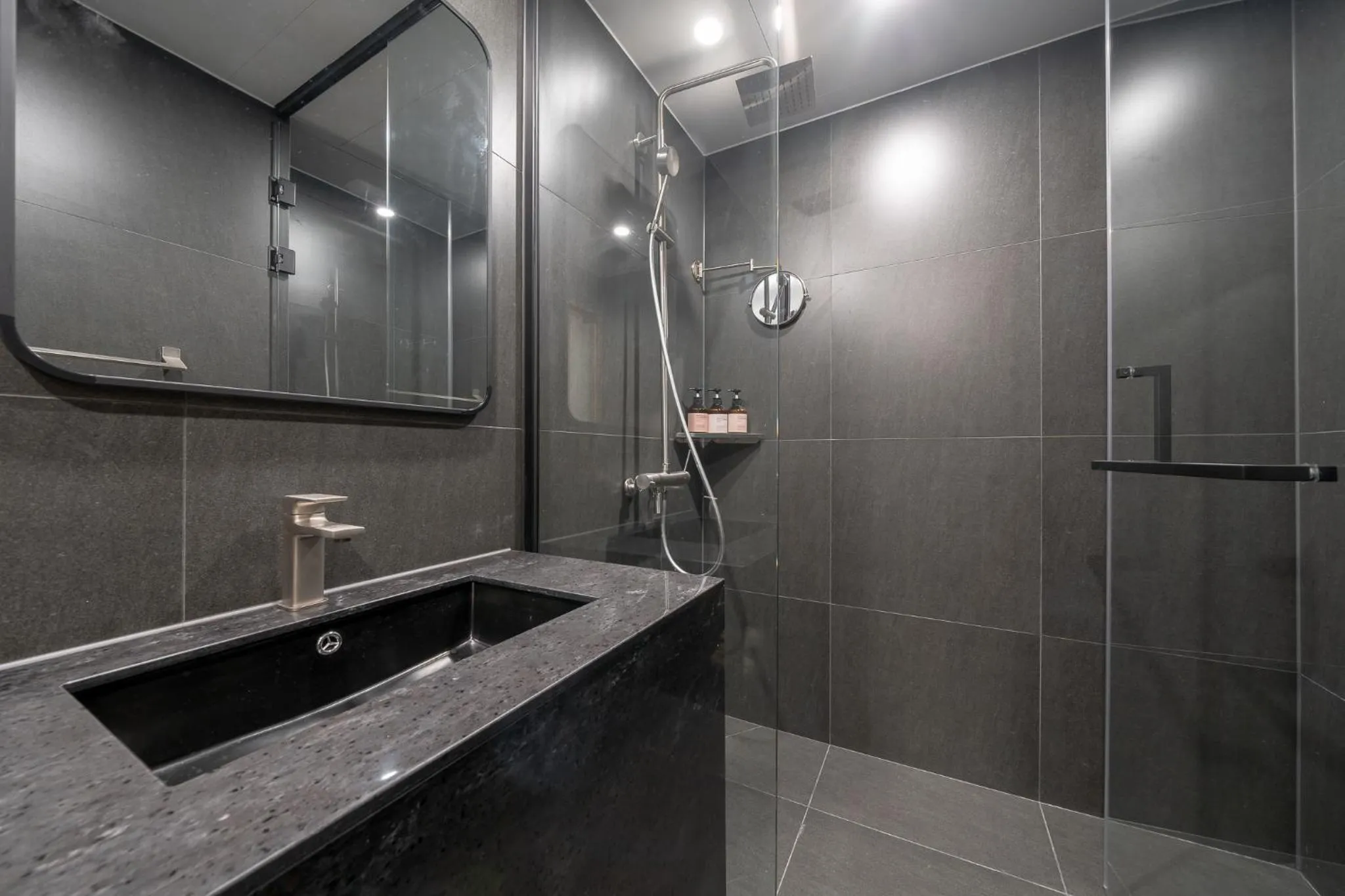 Shower in Simjak Hotel by Aank