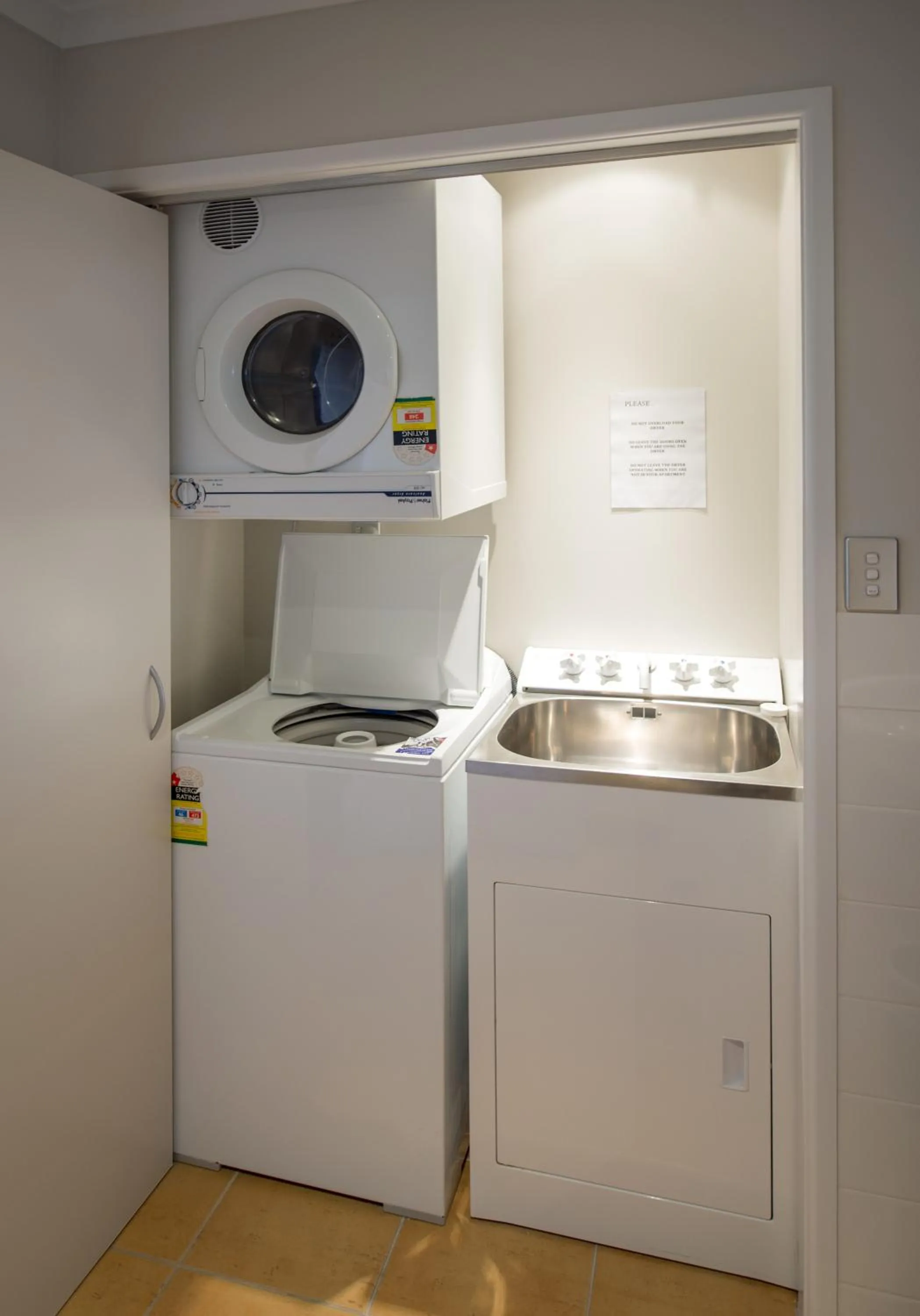 Area and facilities in The Reef Beachfront Apartments