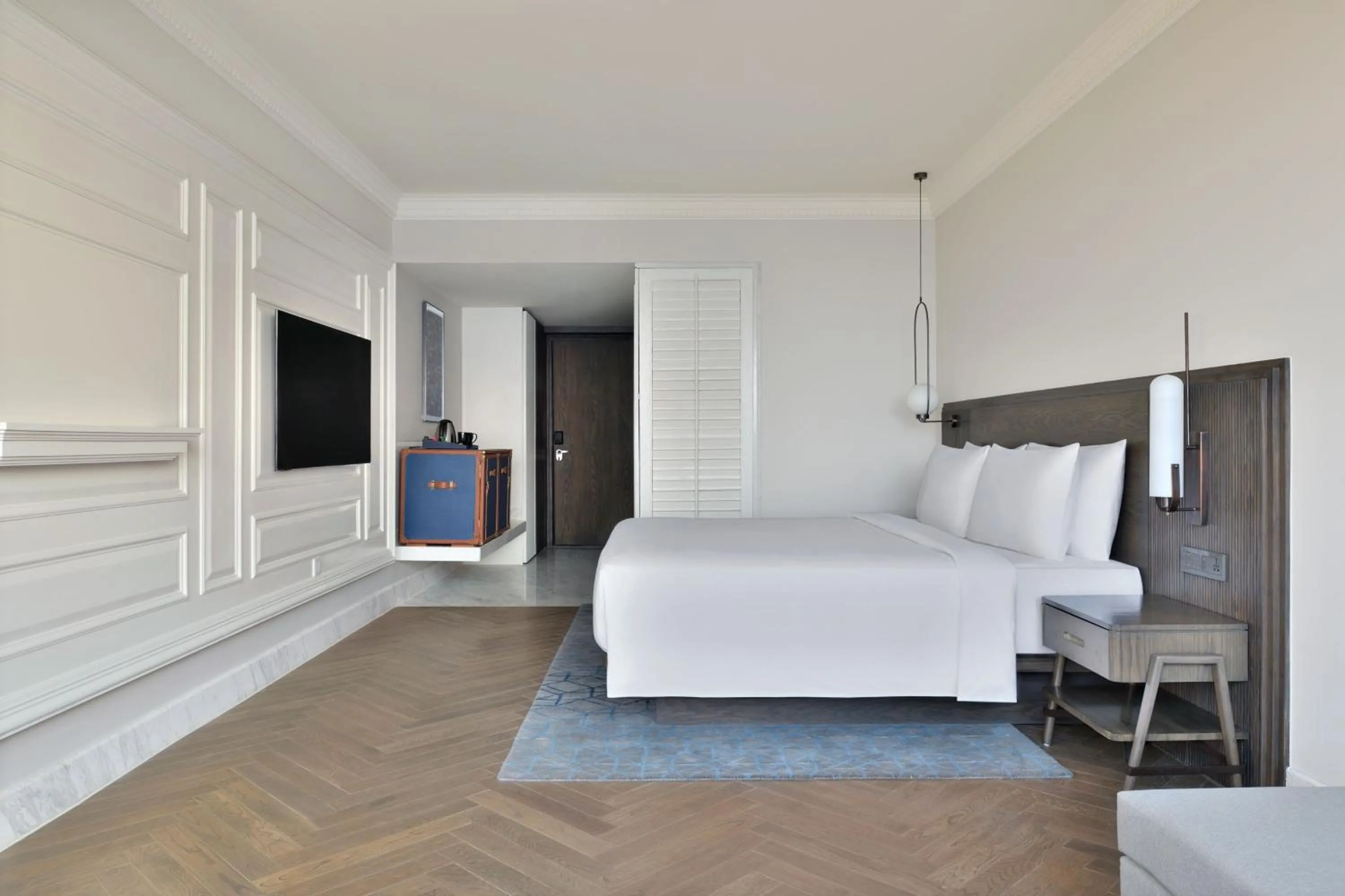 Photo of the whole room, Bed in Le Meridien Amritsar