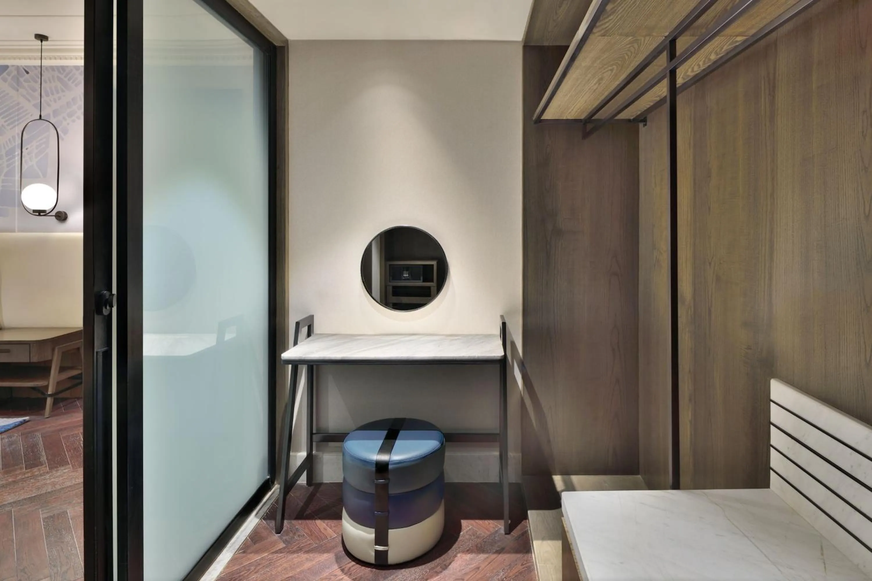 Photo of the whole room in Le Meridien Amritsar