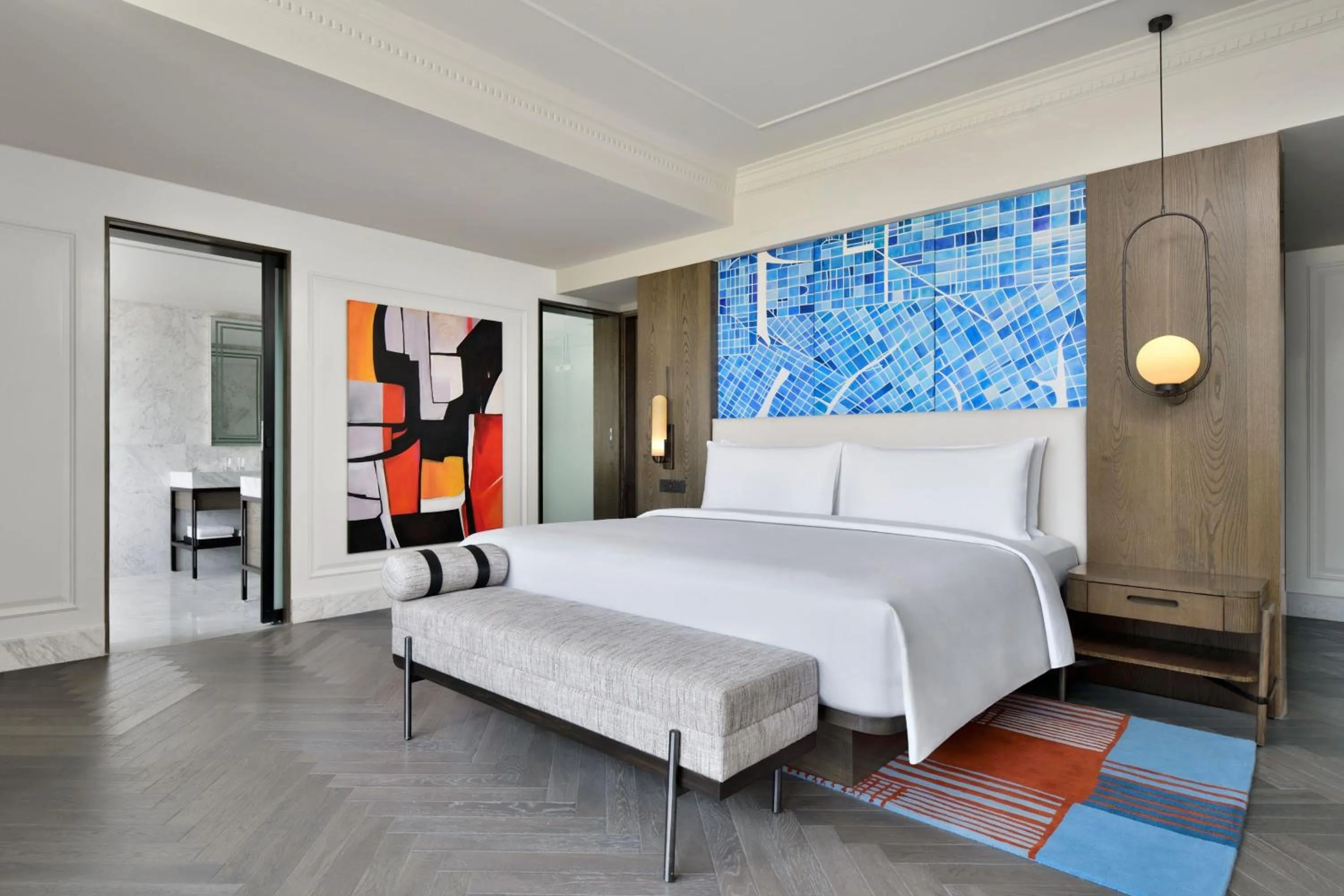 Photo of the whole room, Bed in Le Meridien Amritsar