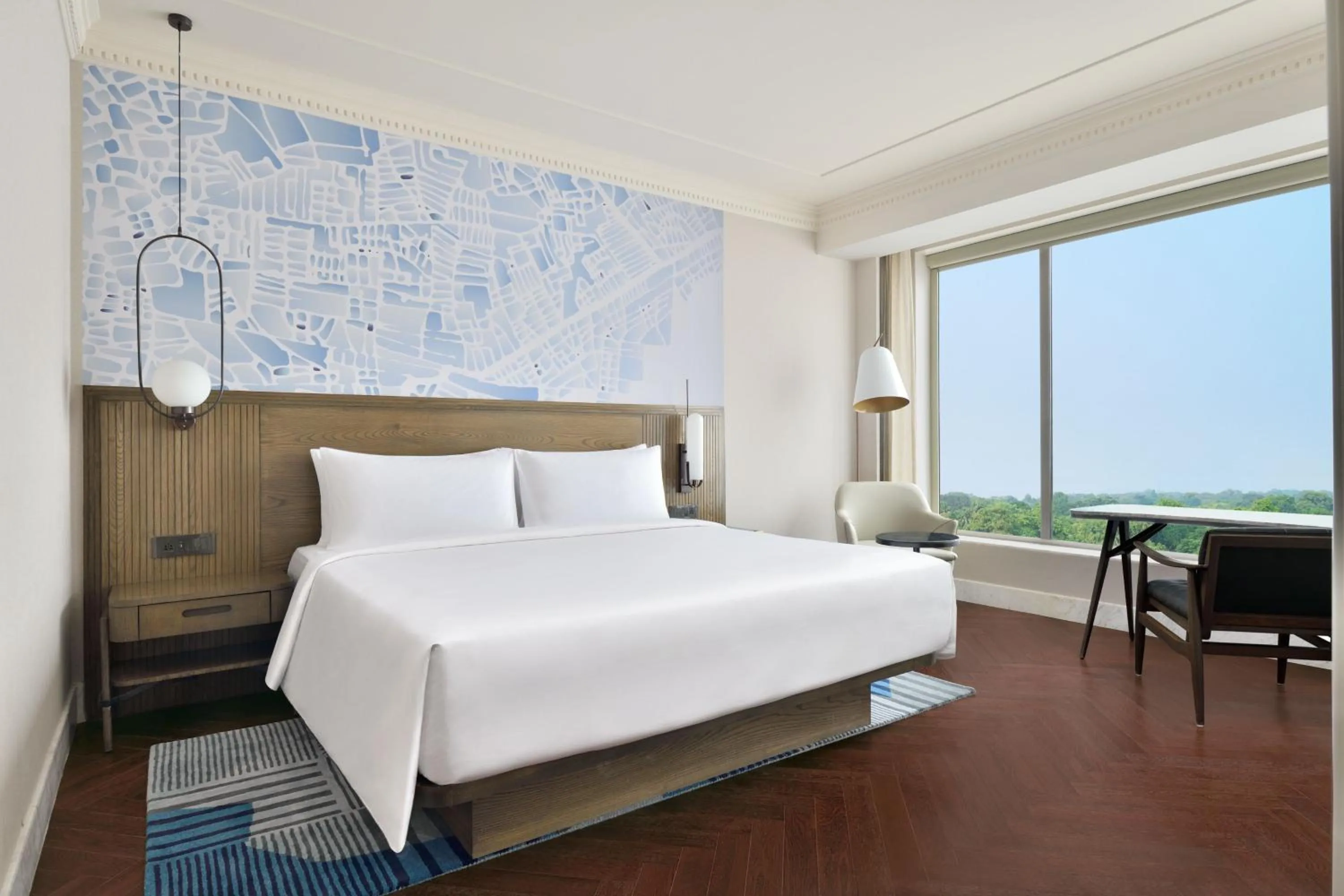 Photo of the whole room, Bed in Le Meridien Amritsar