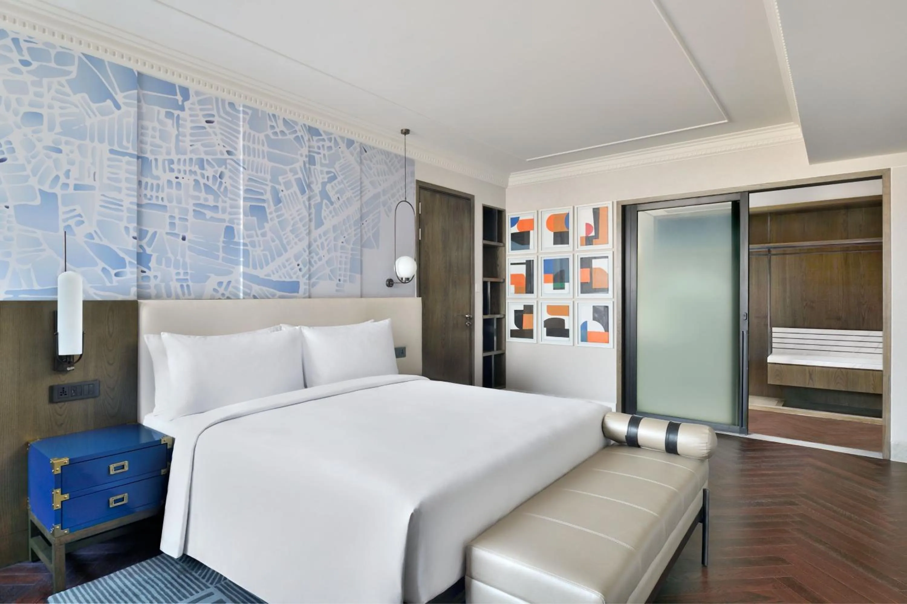 Photo of the whole room, Bed in Le Meridien Amritsar