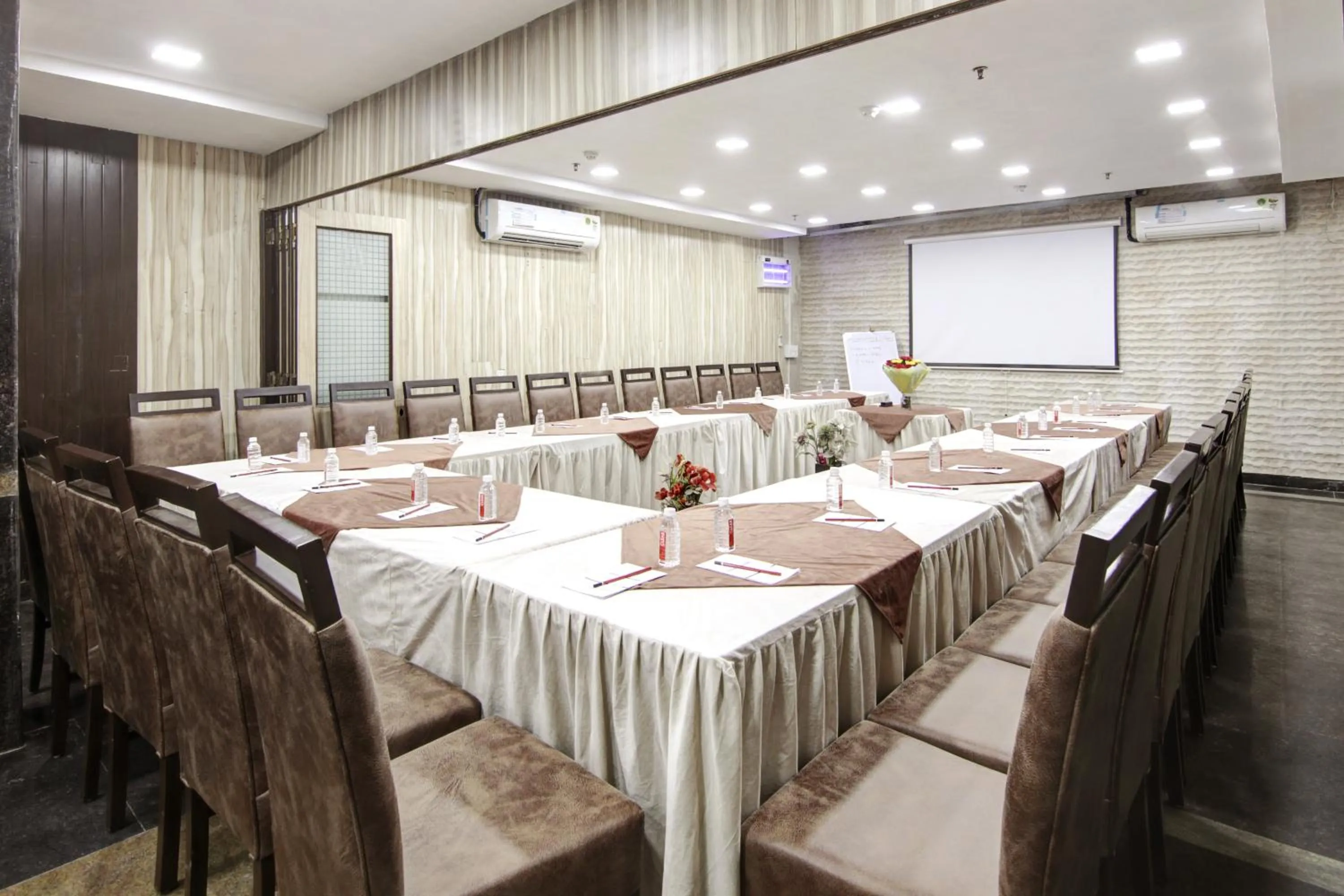 Seating area in Persona International Hotel Karol Bagh Delhi