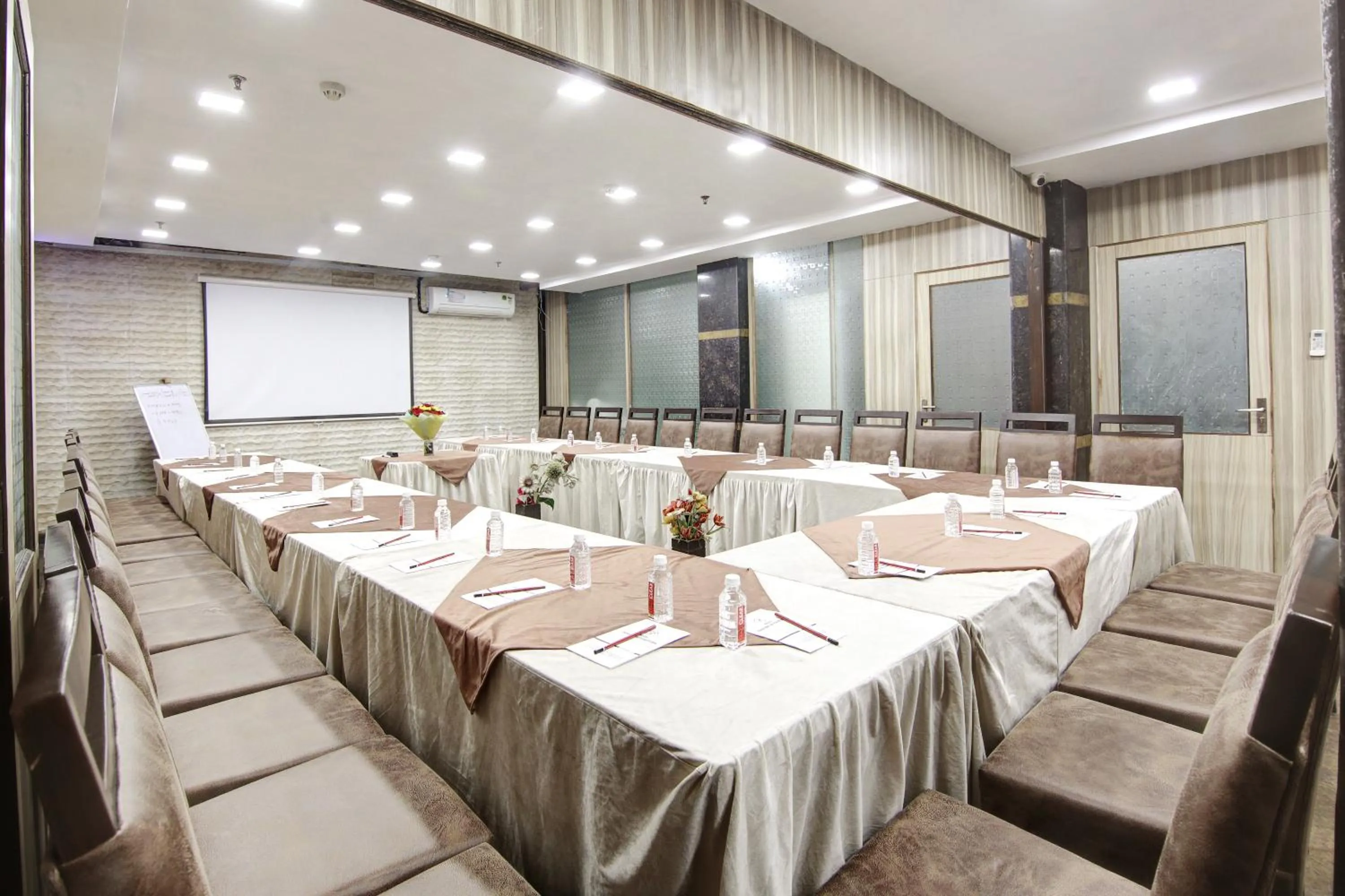 Seating area in Persona International Hotel Karol Bagh Delhi