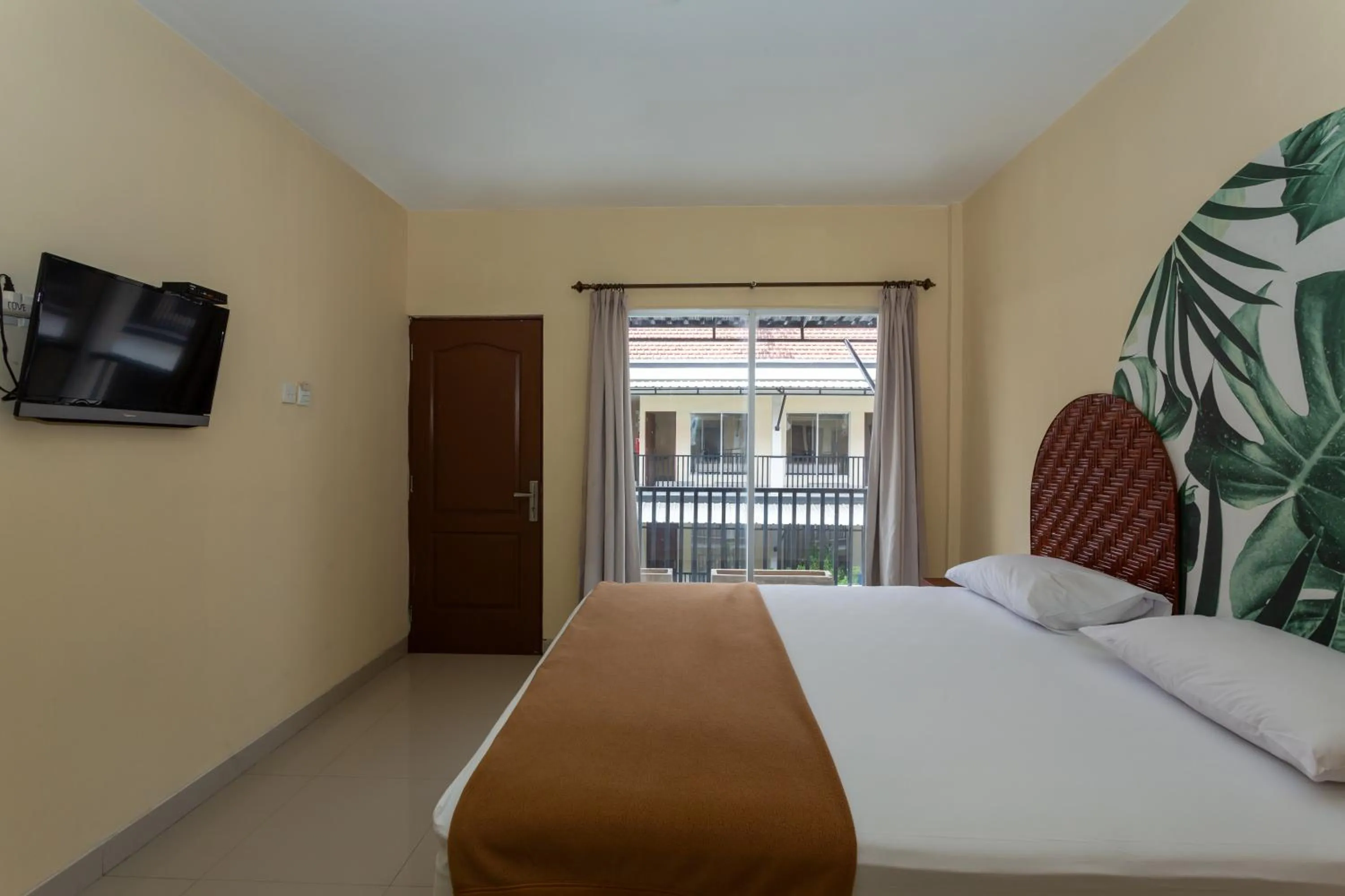 Bedroom, Bed in Cove Kanaya