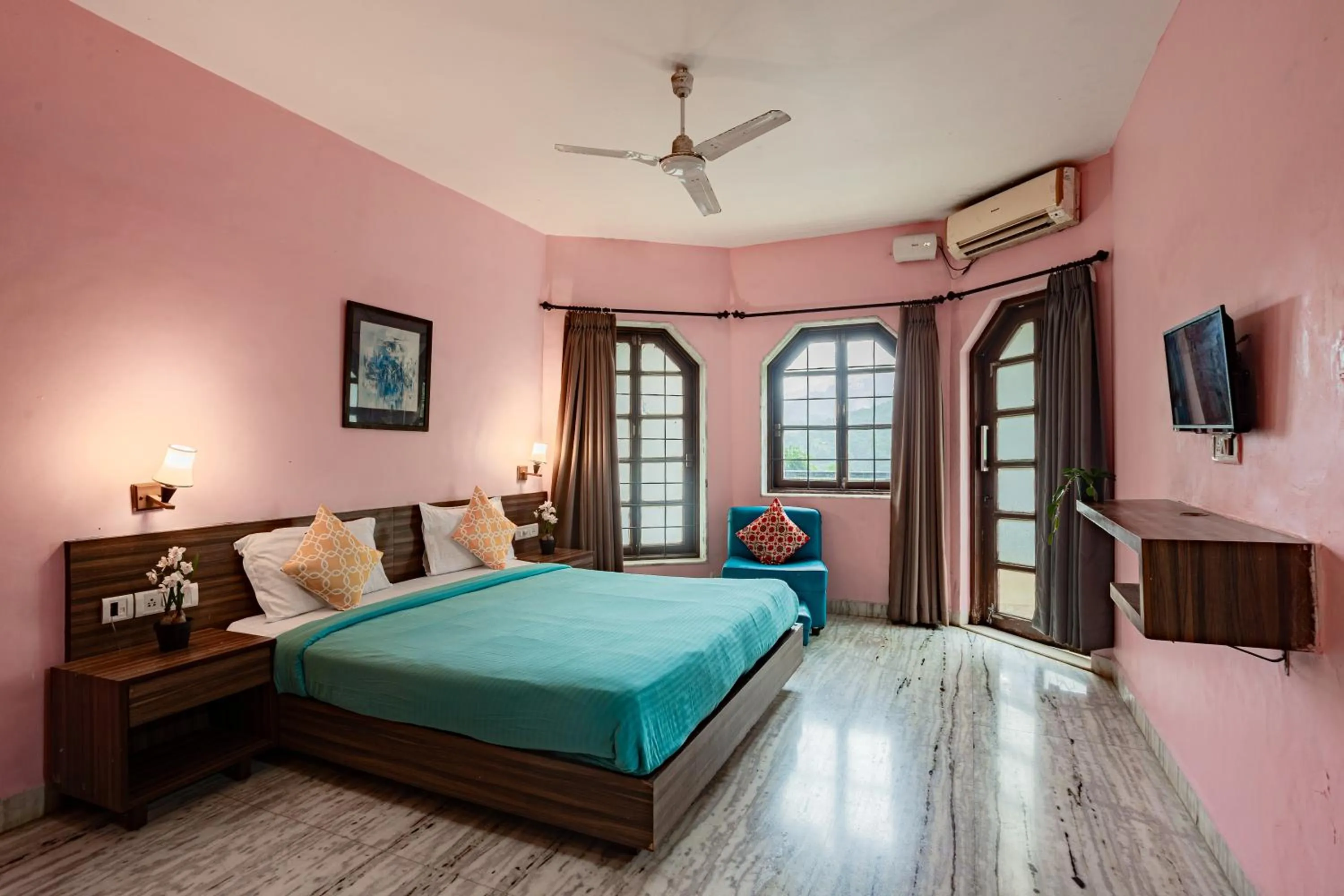 Bed in Hilltop suites by 29 bungalow