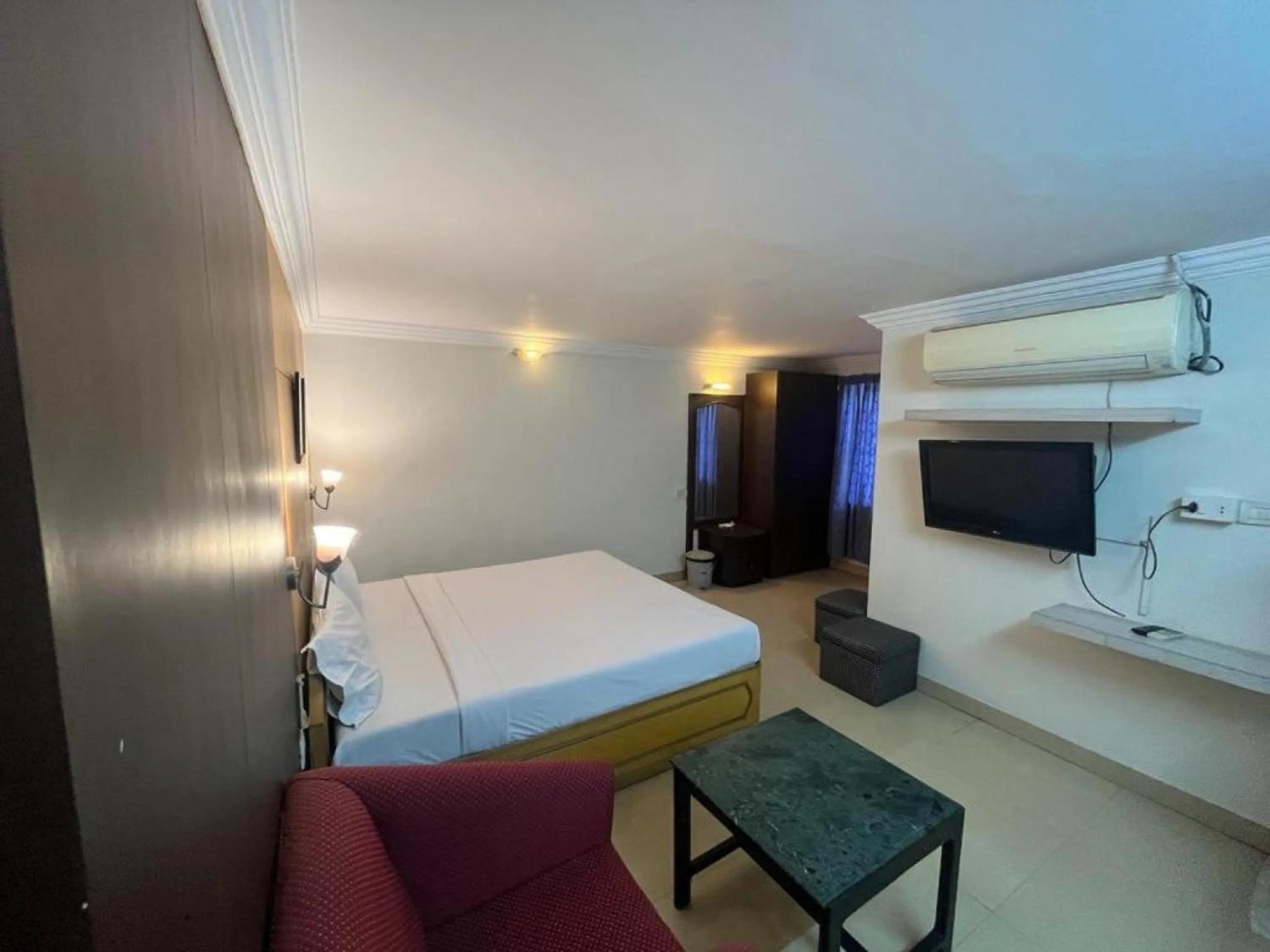 Bedroom, Bed in Hotel City Tower, Chennai Central
