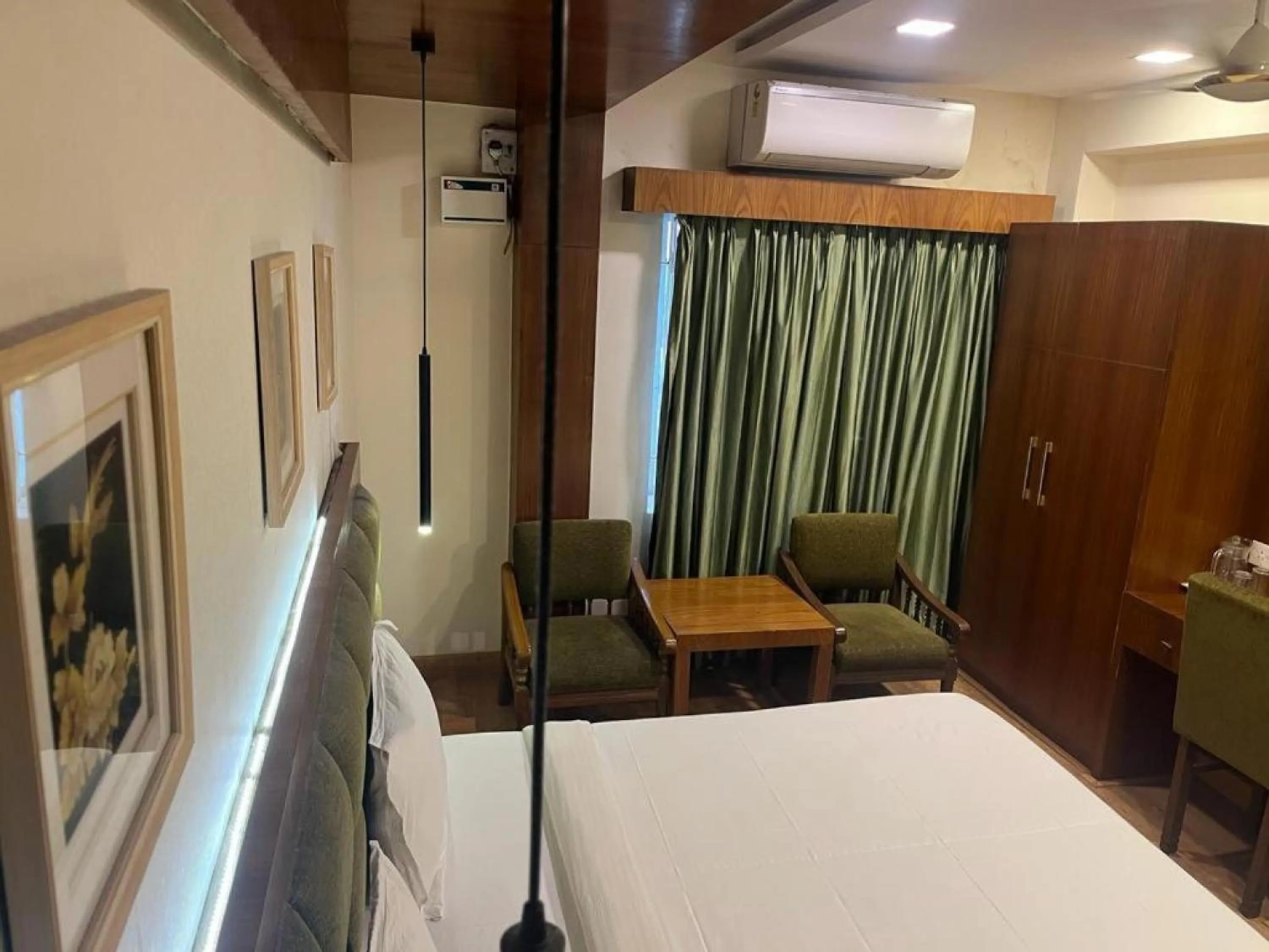 Bedroom, Bed in Hotel City Tower, Chennai Central