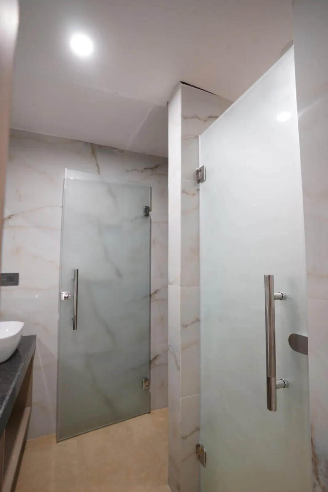 Shower in Hotel Krishna Inn