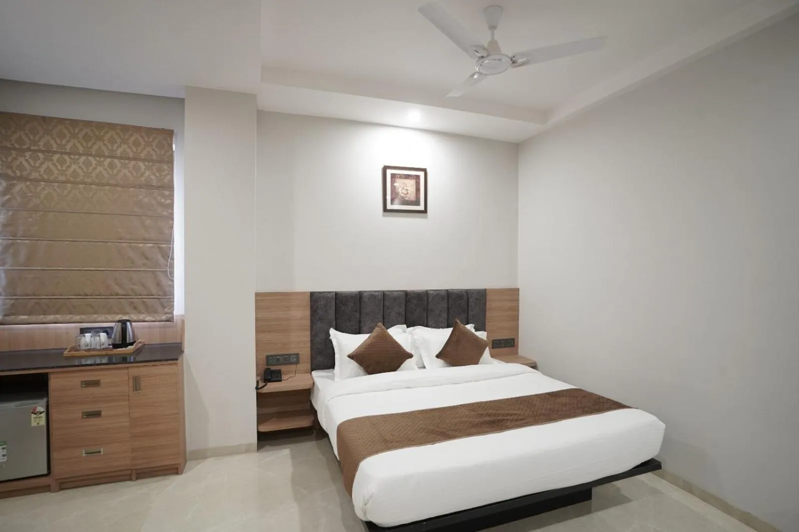 Bed in Hotel Krishna Inn