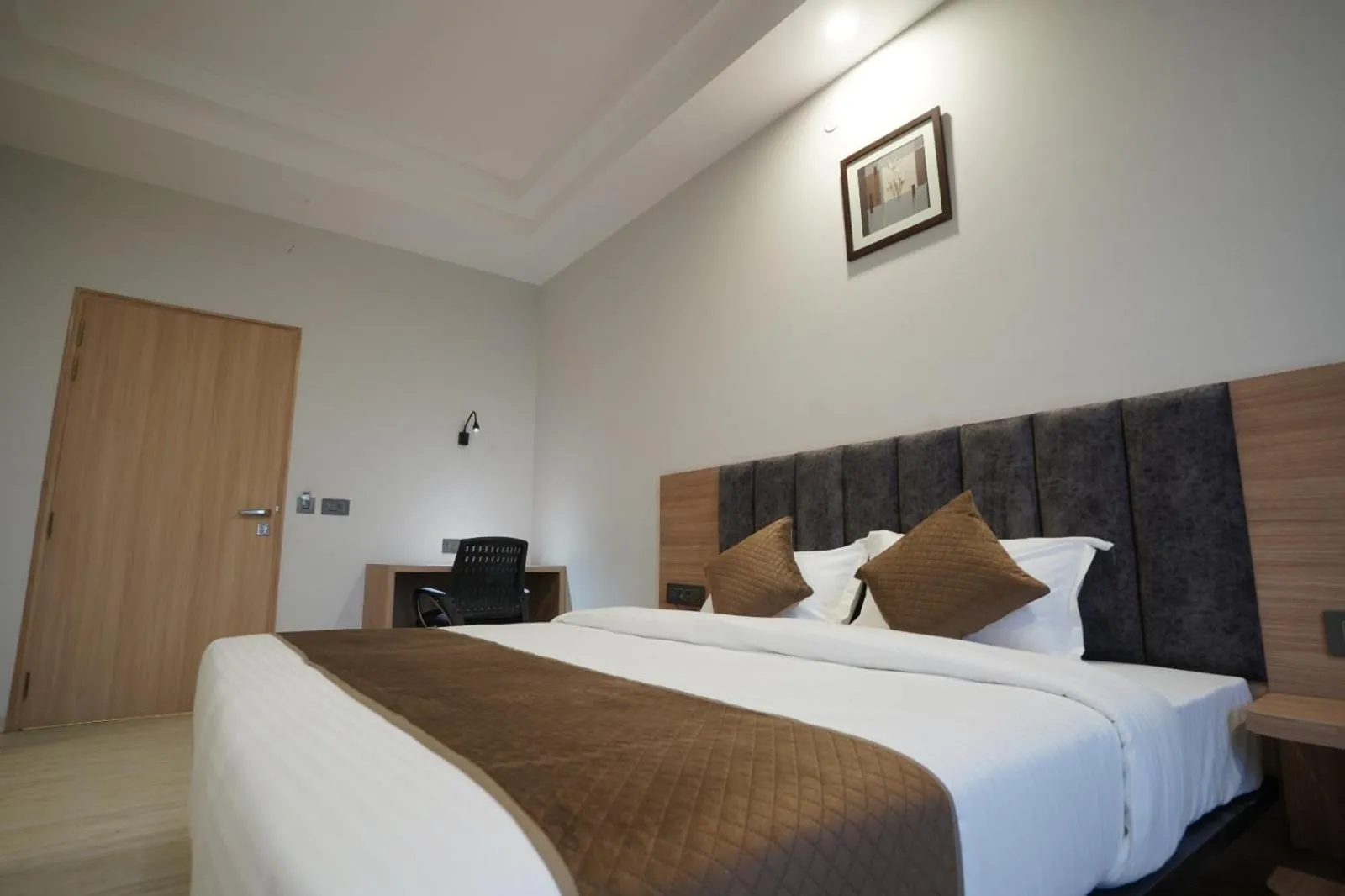 Bed in Hotel Krishna Inn