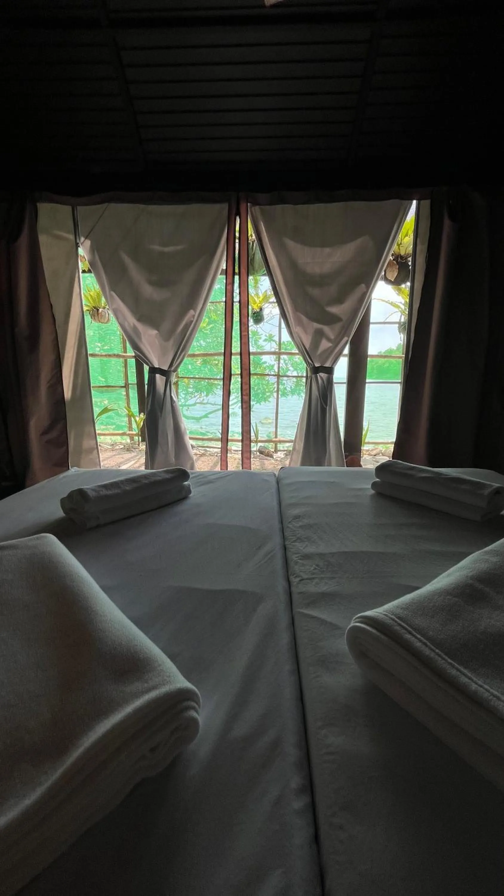 Bed in Playa La Caleta Bataan