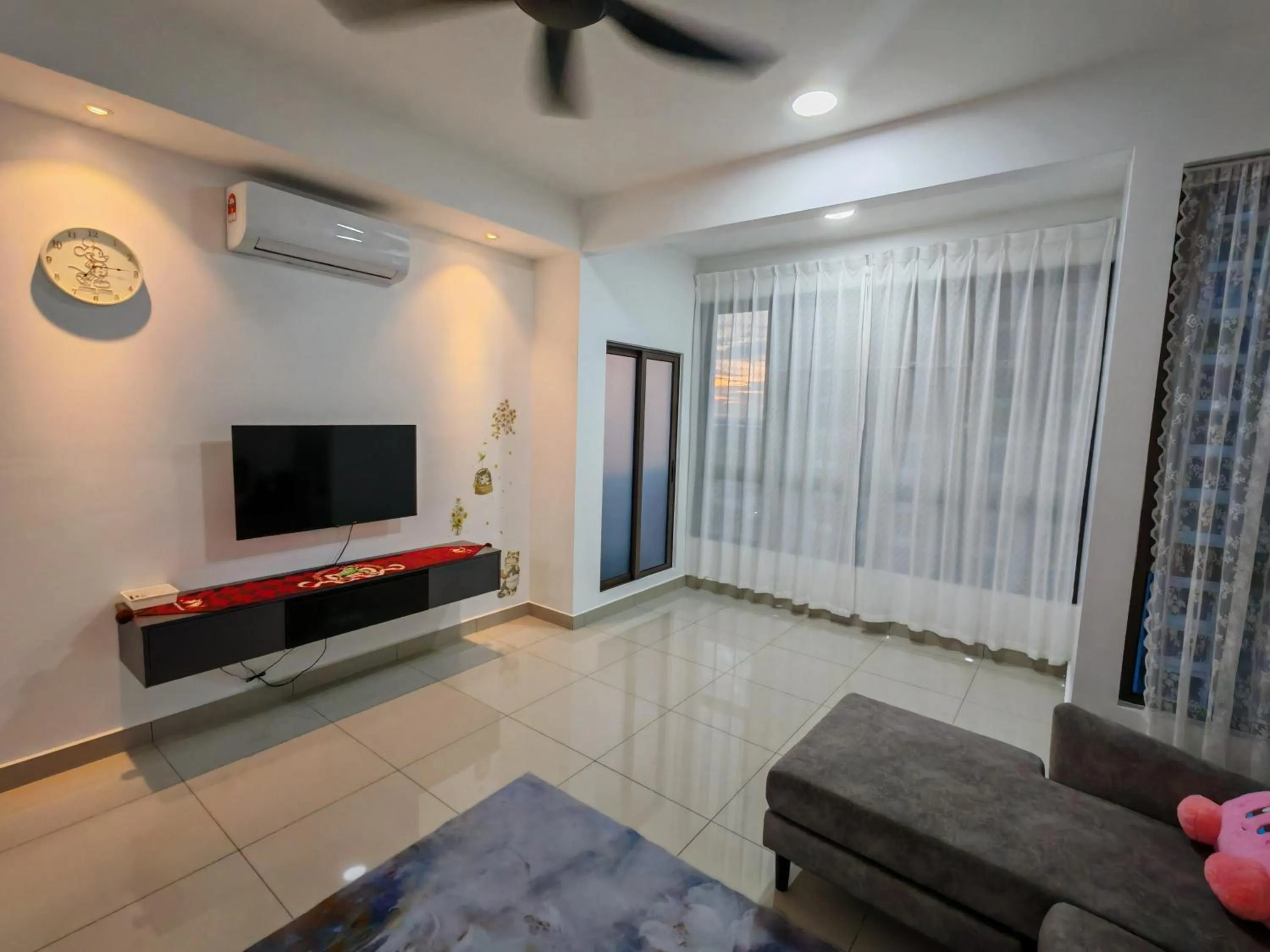 Communal lounge/ TV room in Bali Residences Melaka by E&E Homestay