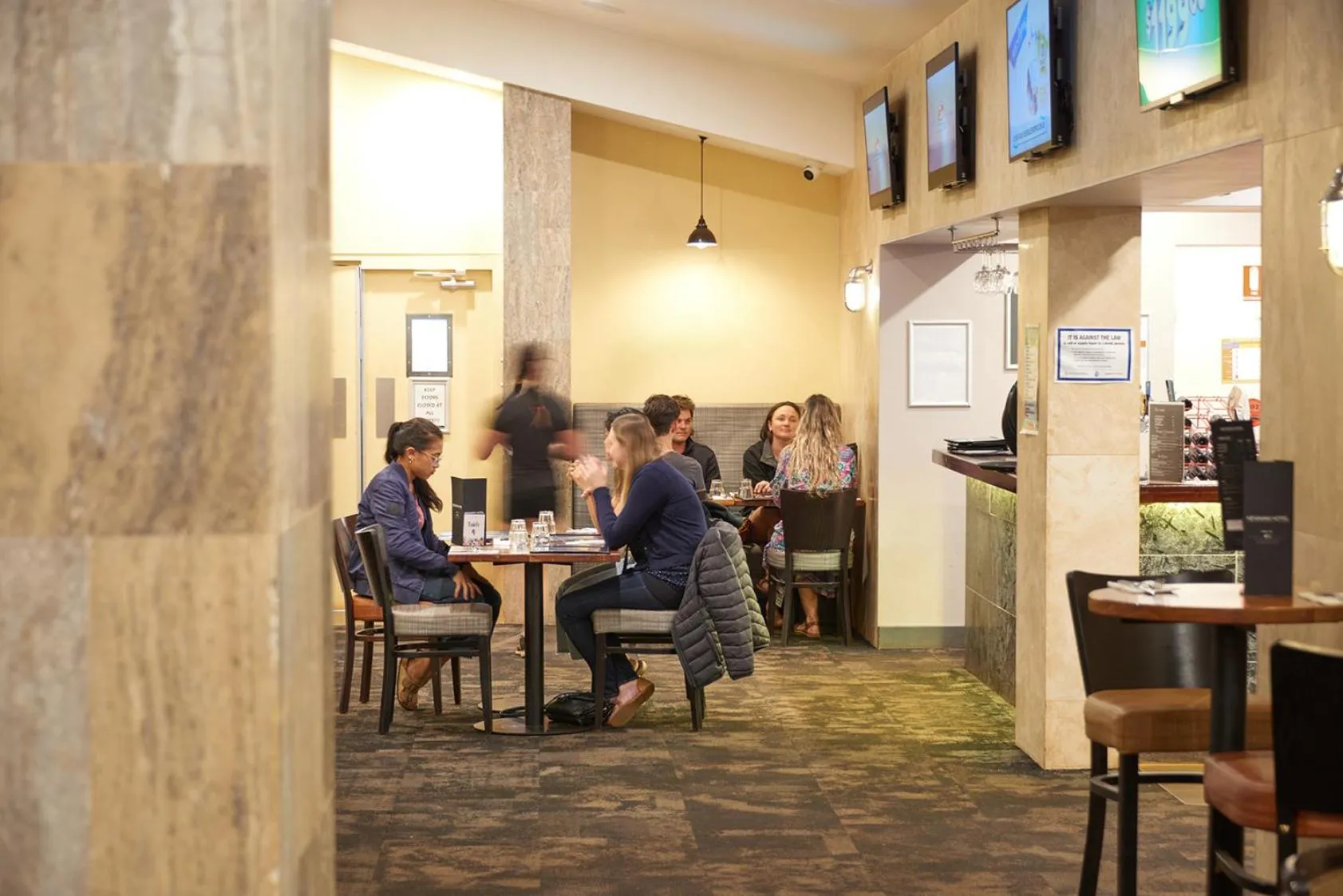 Restaurant/places to eat in Newman Hotel