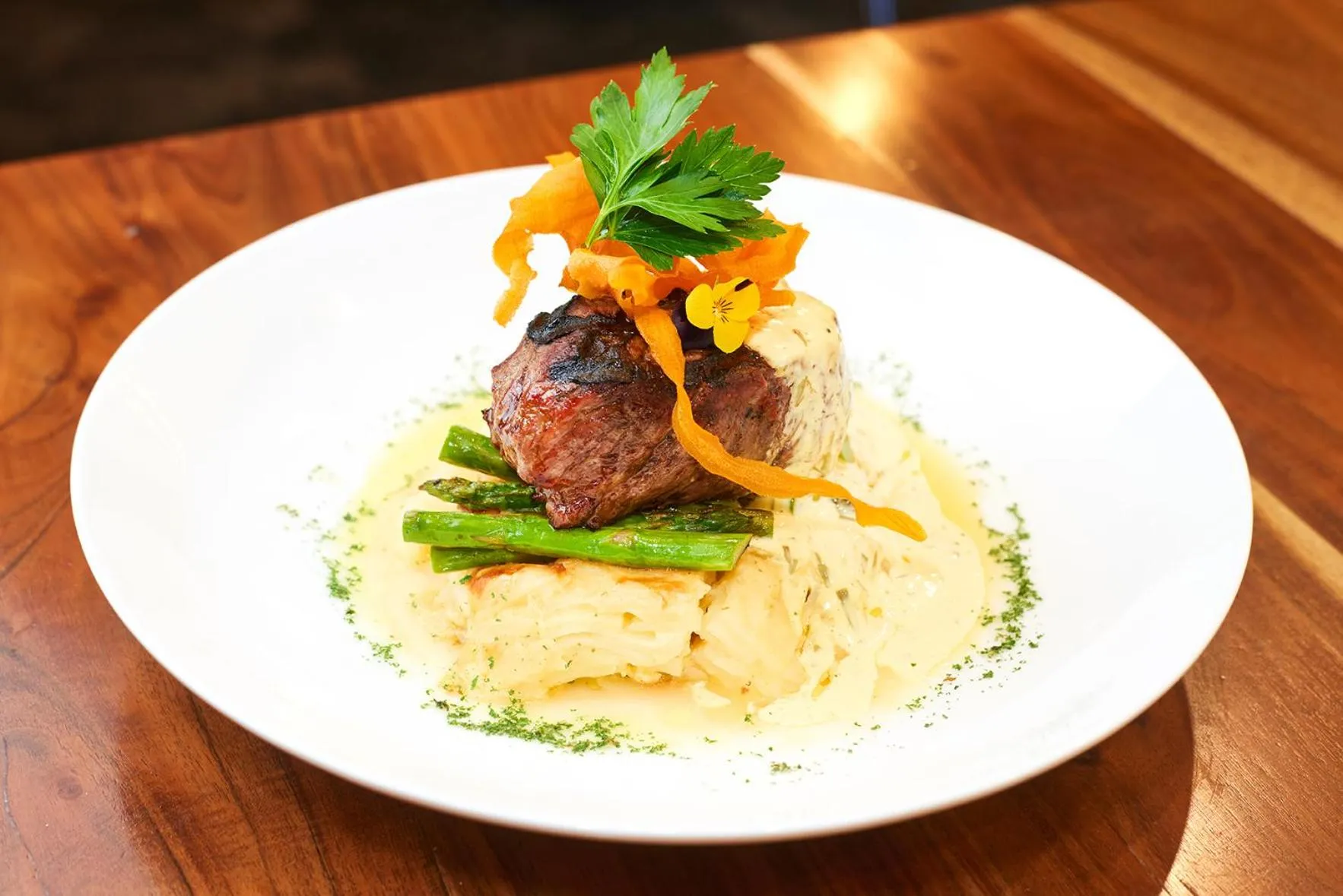 Restaurant/places to eat in Newman Hotel