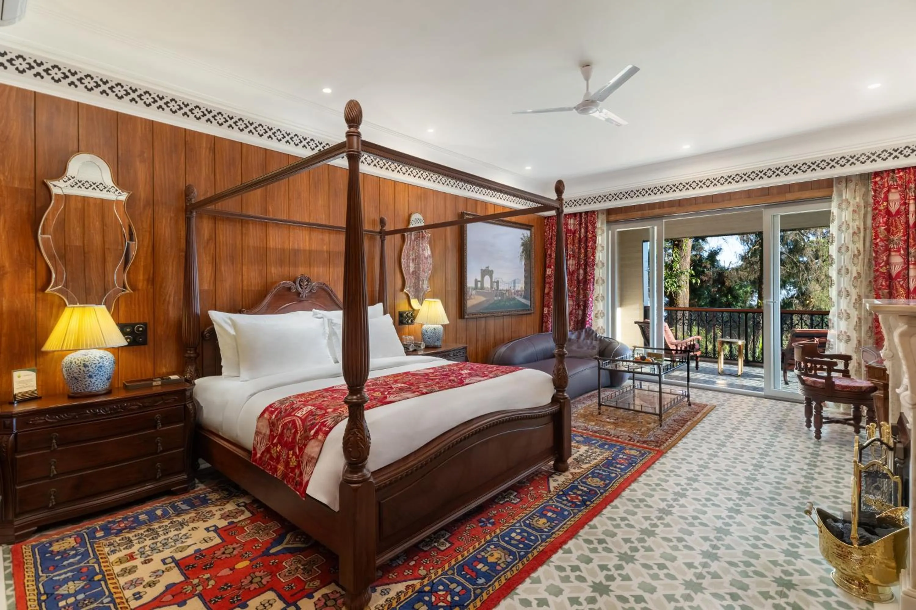 Bed in Mayfair Manor Jungpana