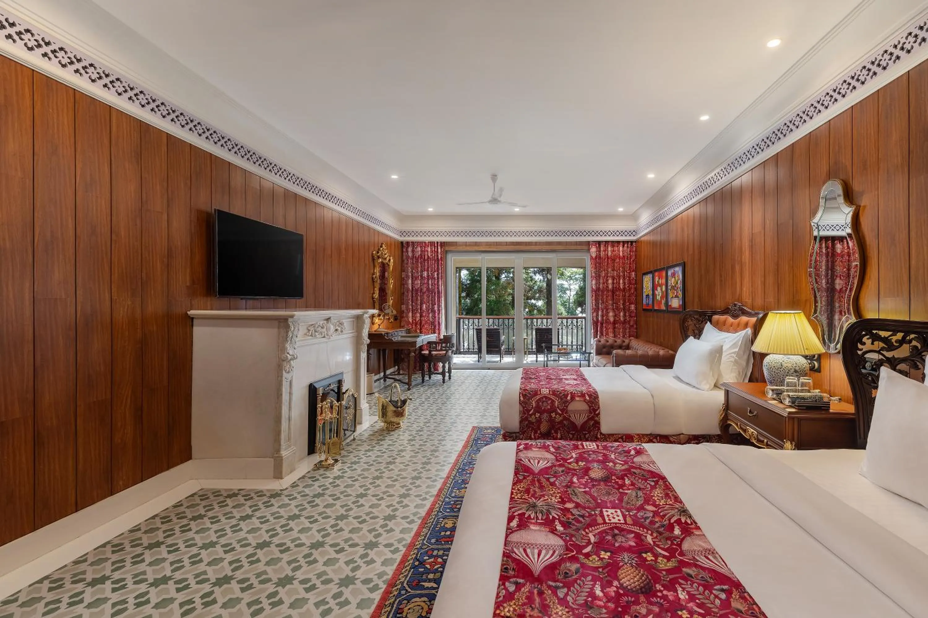 Bed in Mayfair Manor Jungpana