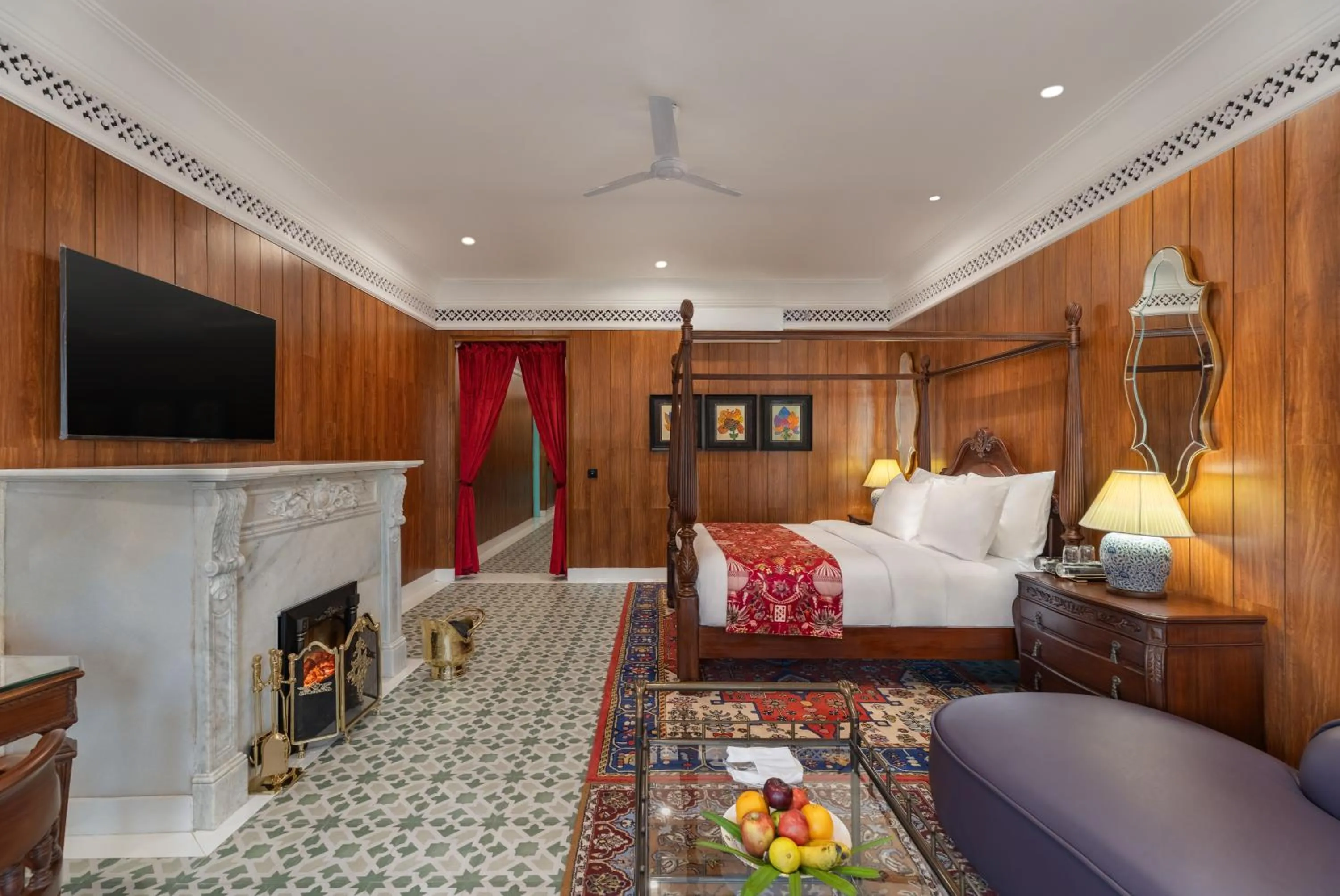 TV and multimedia in Mayfair Manor Jungpana