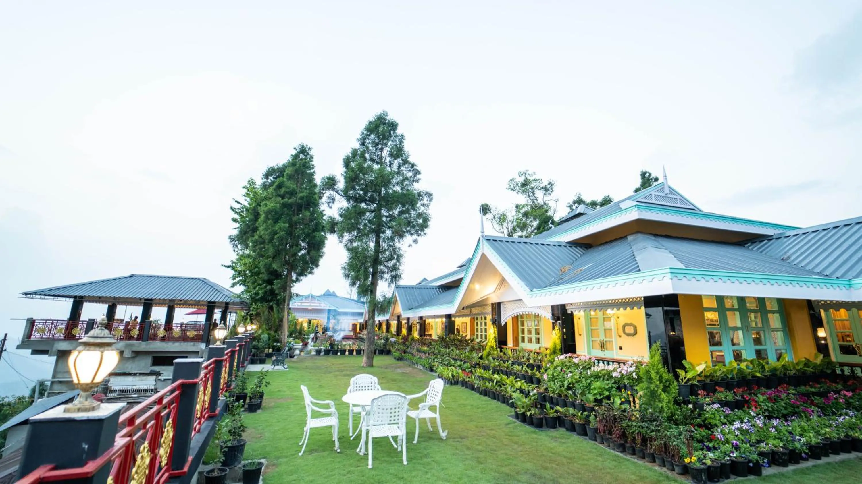 Day in Mayfair Manor Jungpana