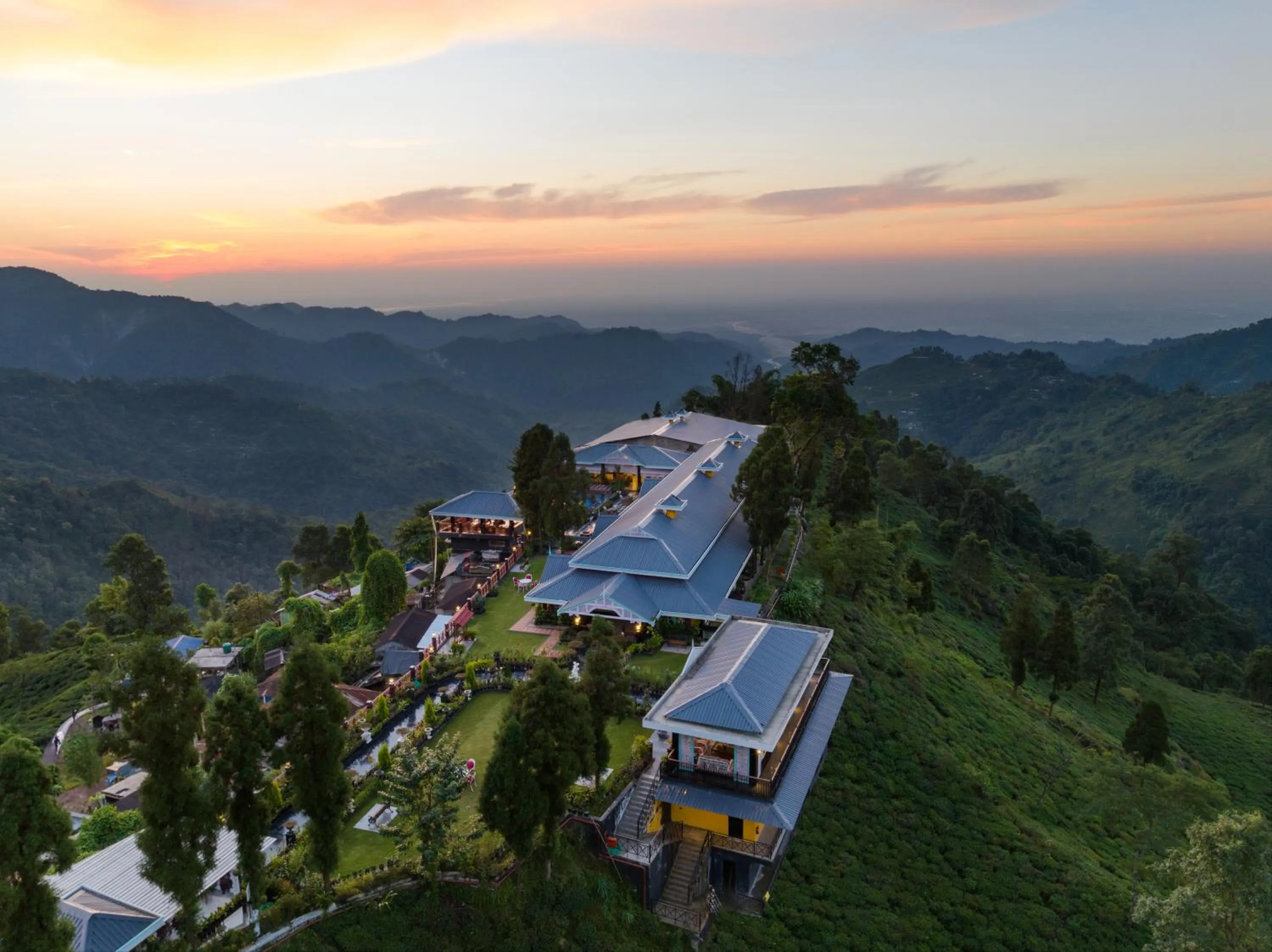 Property building in Mayfair Manor Jungpana