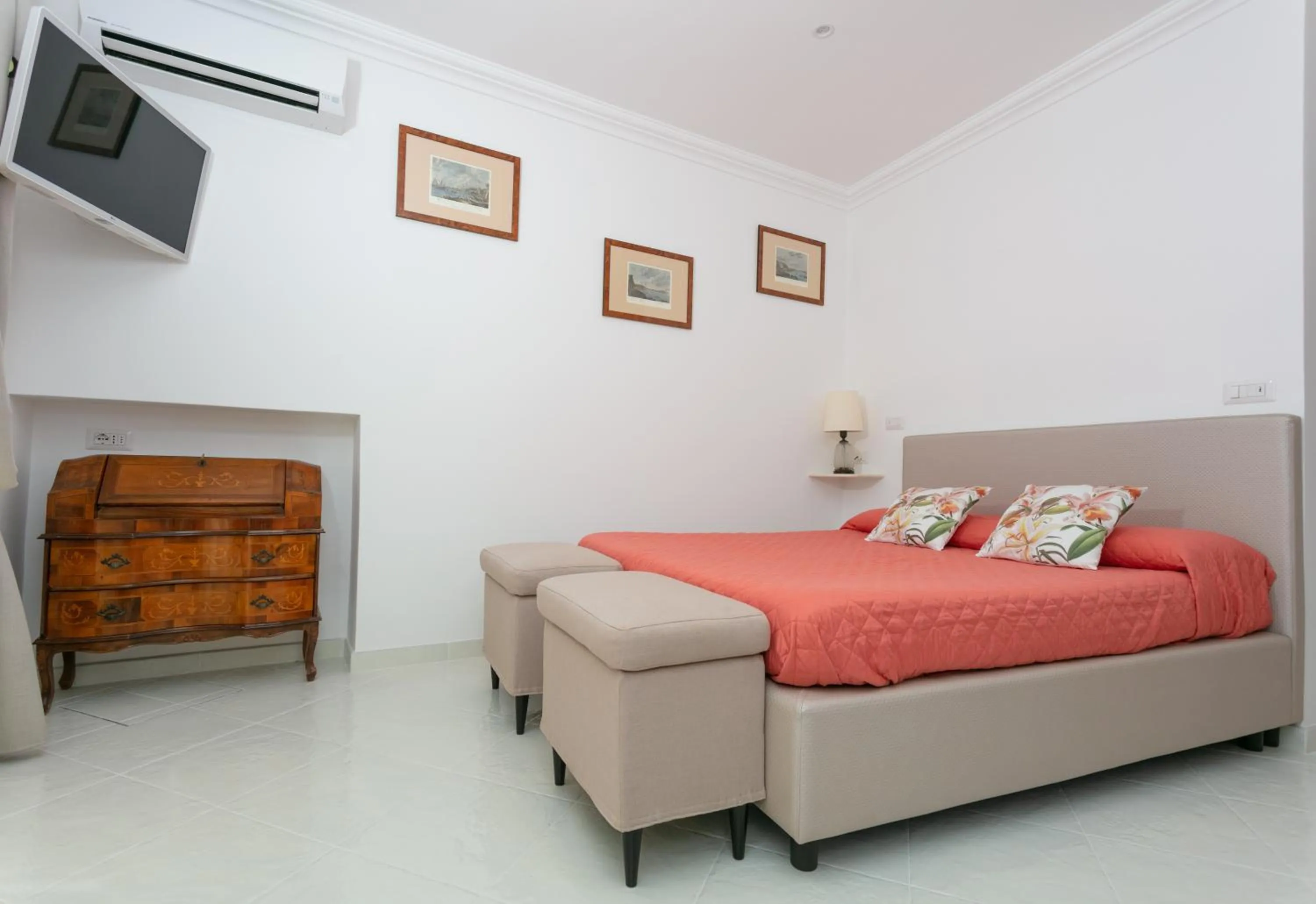 Photo of the whole room, Bed in Aldarogi