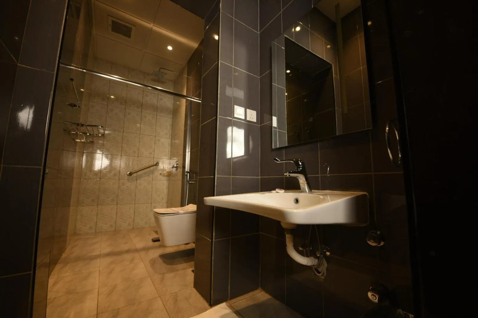 Shower in Hotel & Resort Golden Marina Yanbu