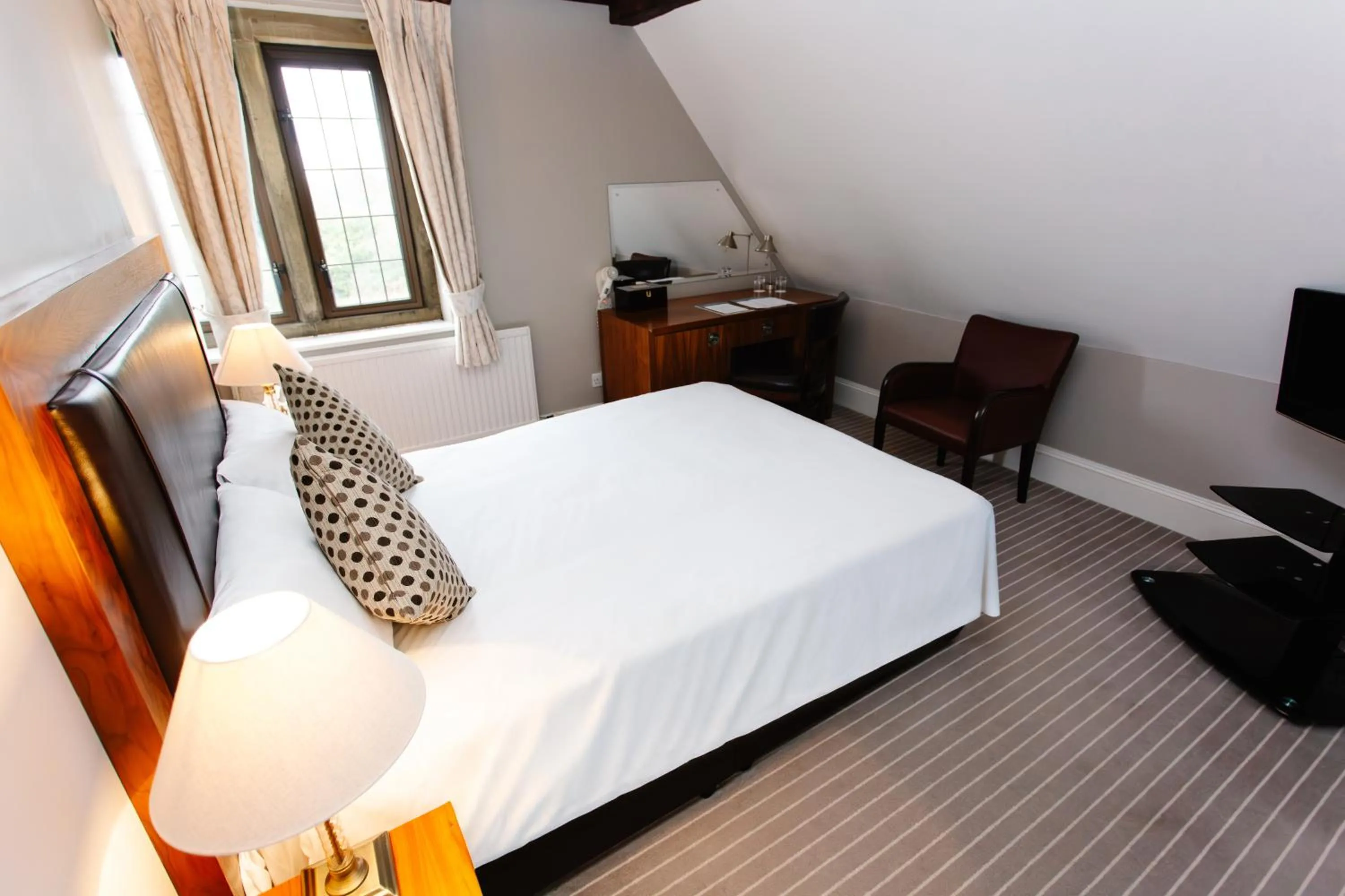 Bed in Hatton Court Hotel