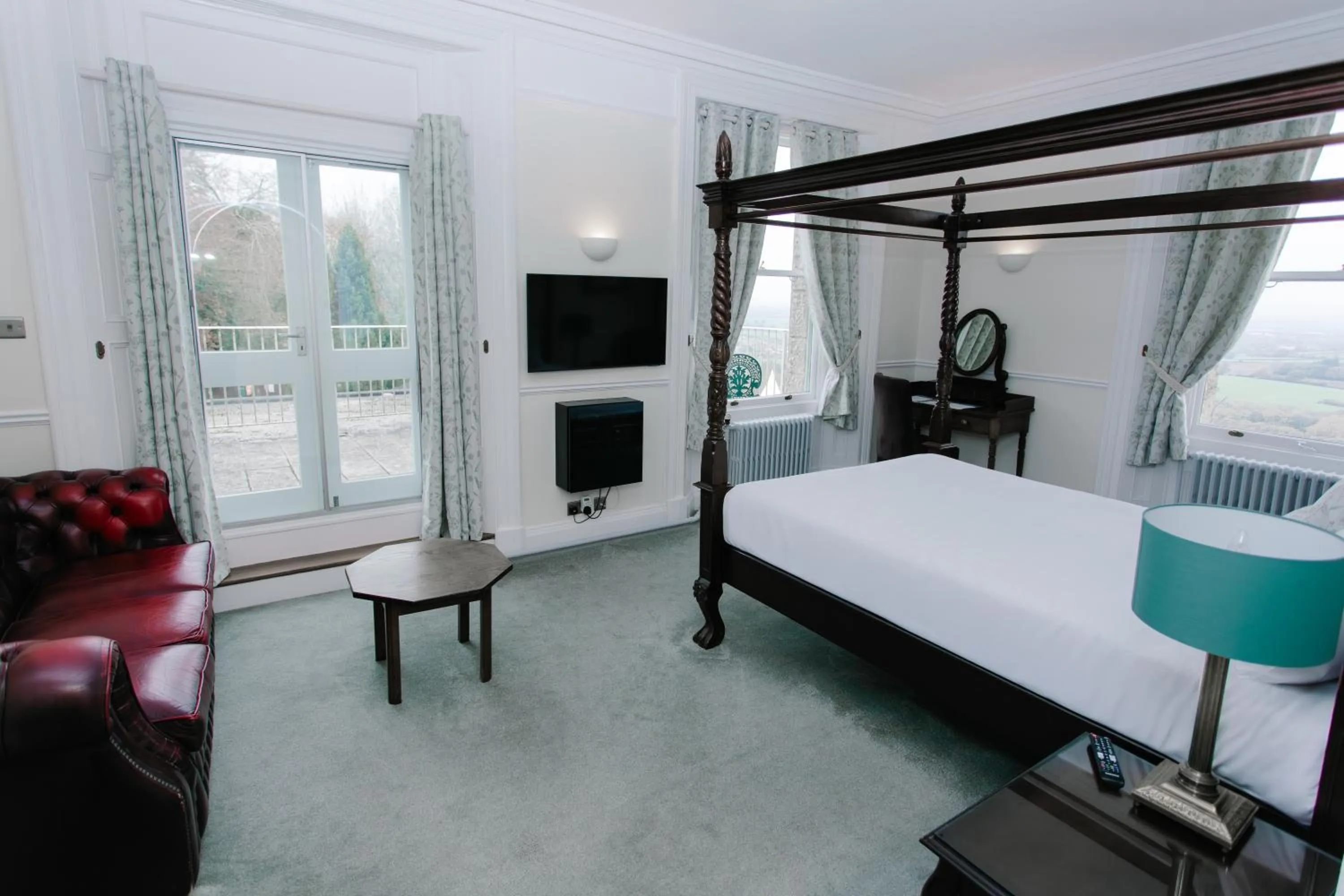 Bed in Hatton Court Hotel