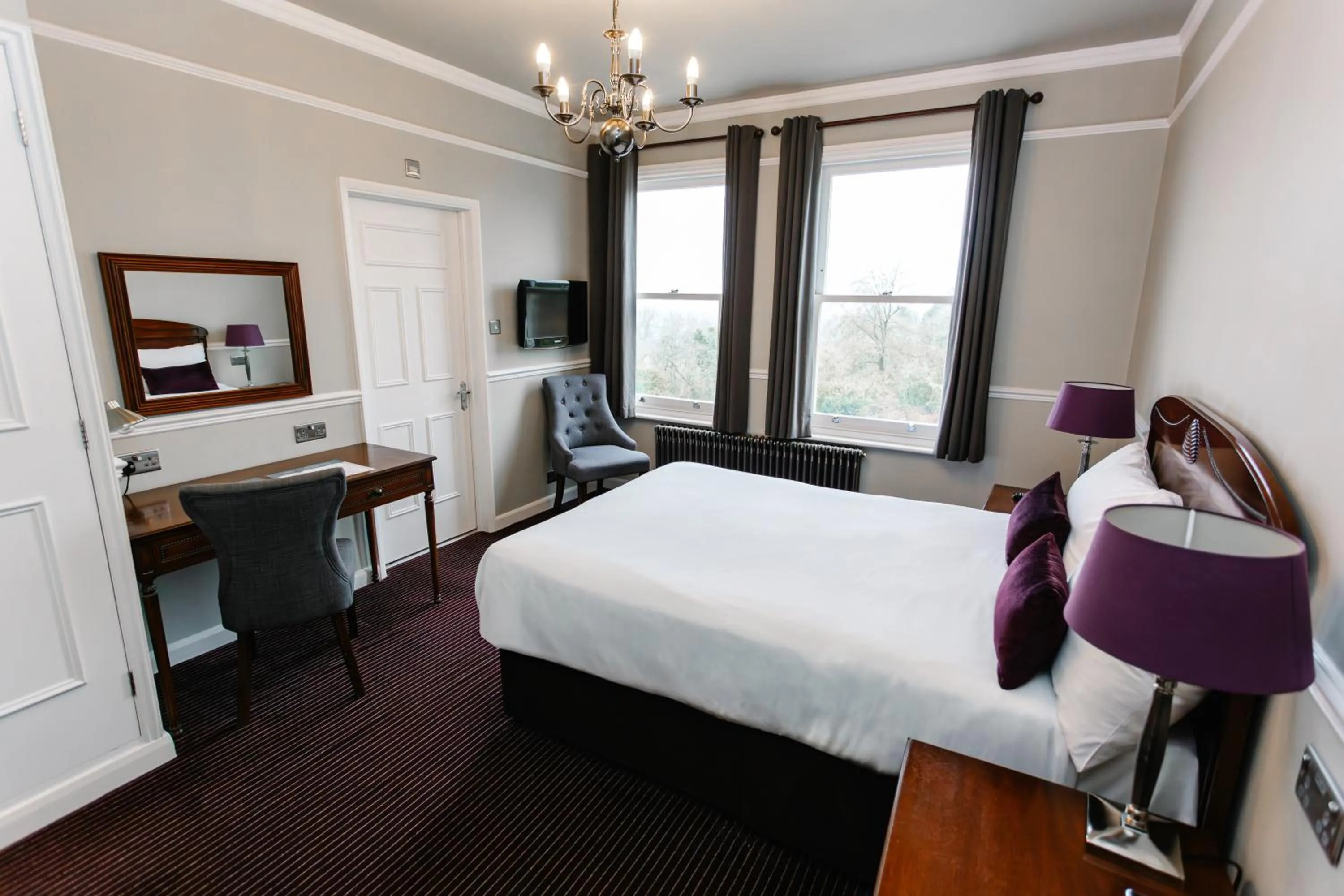 Bed in Hatton Court Hotel